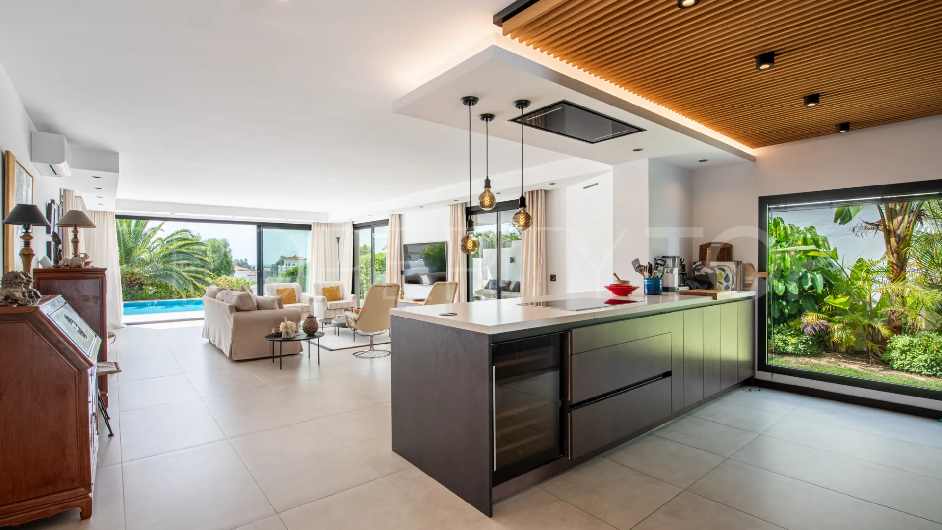 Se vende villa en Elviria