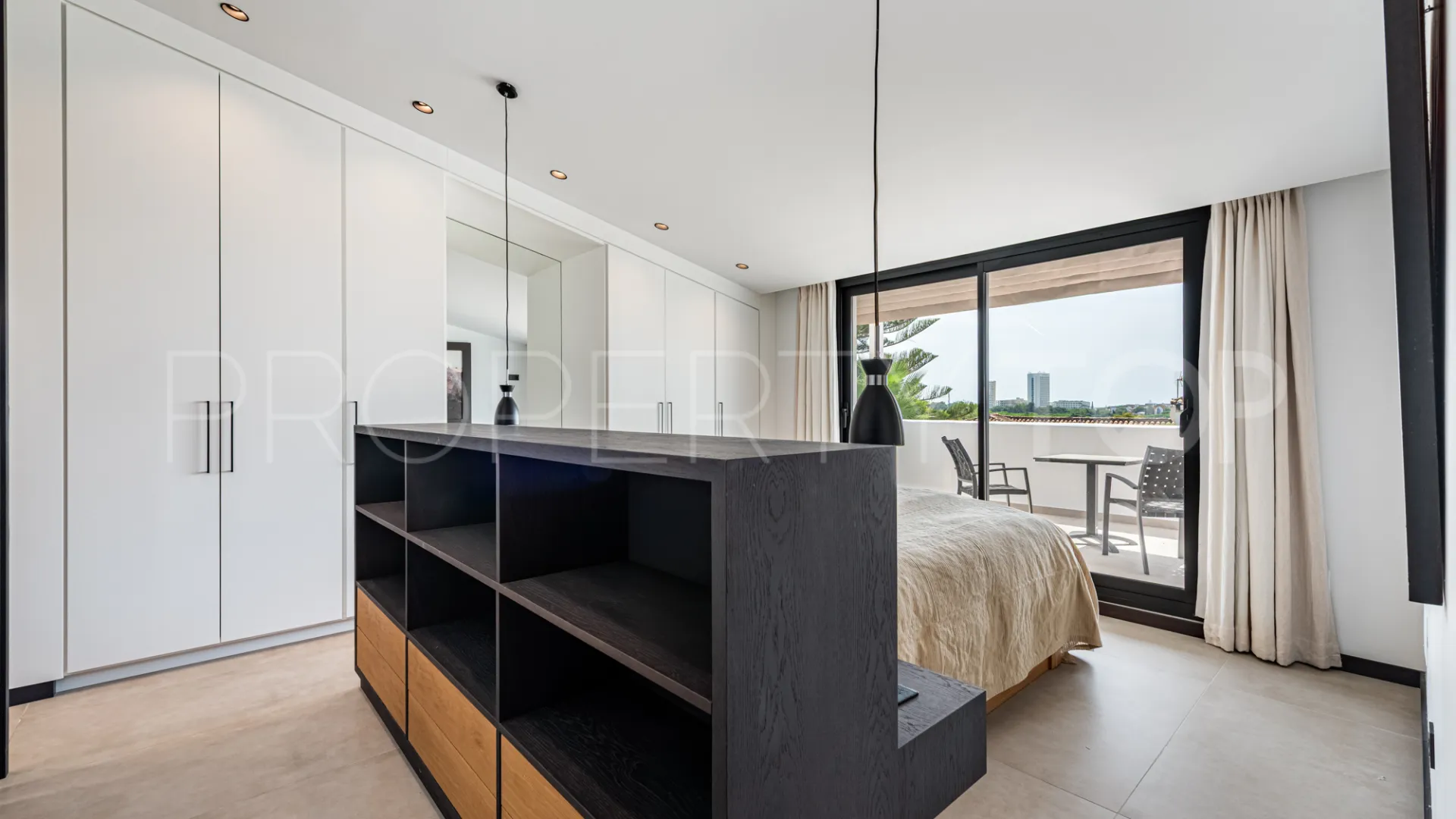 Se vende villa en Elviria