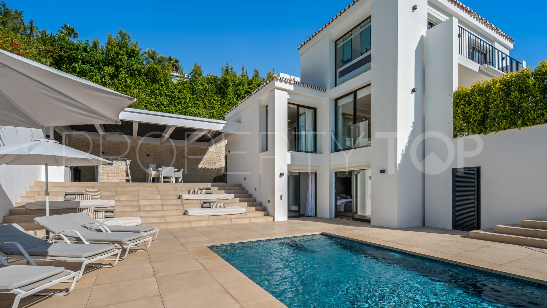 Villa for sale in Los Naranjos Hill Club