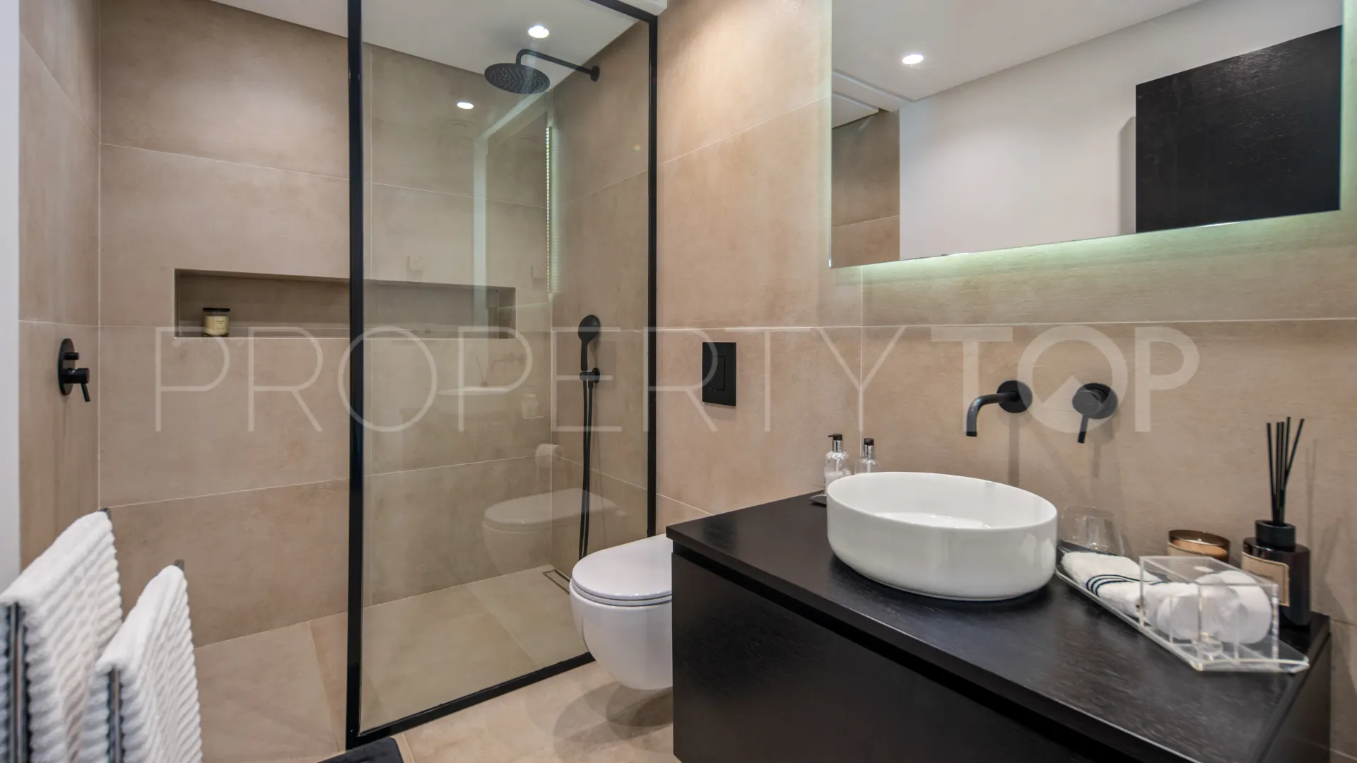Villa for sale in Los Naranjos Hill Club