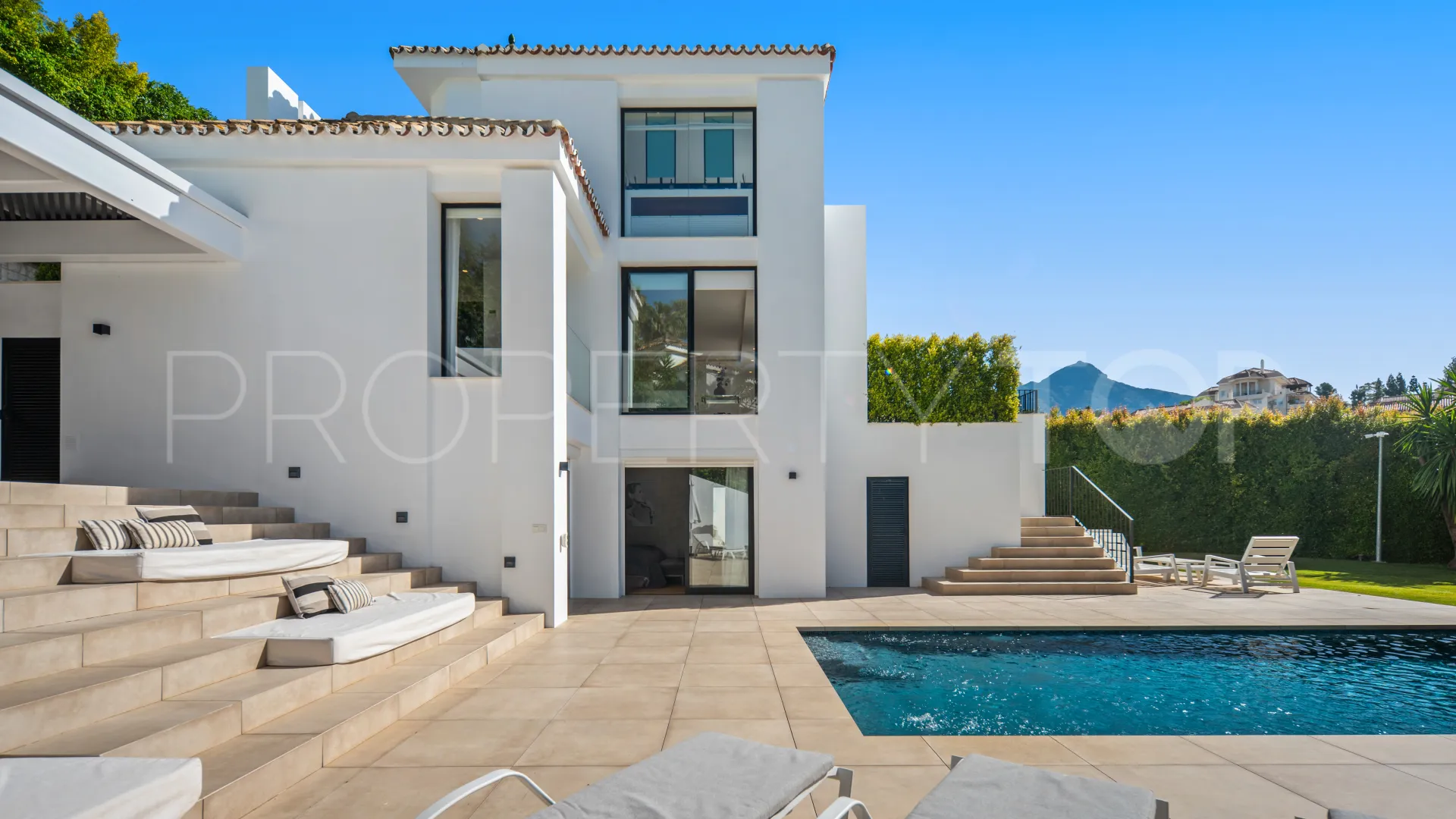 Villa for sale in Los Naranjos Hill Club