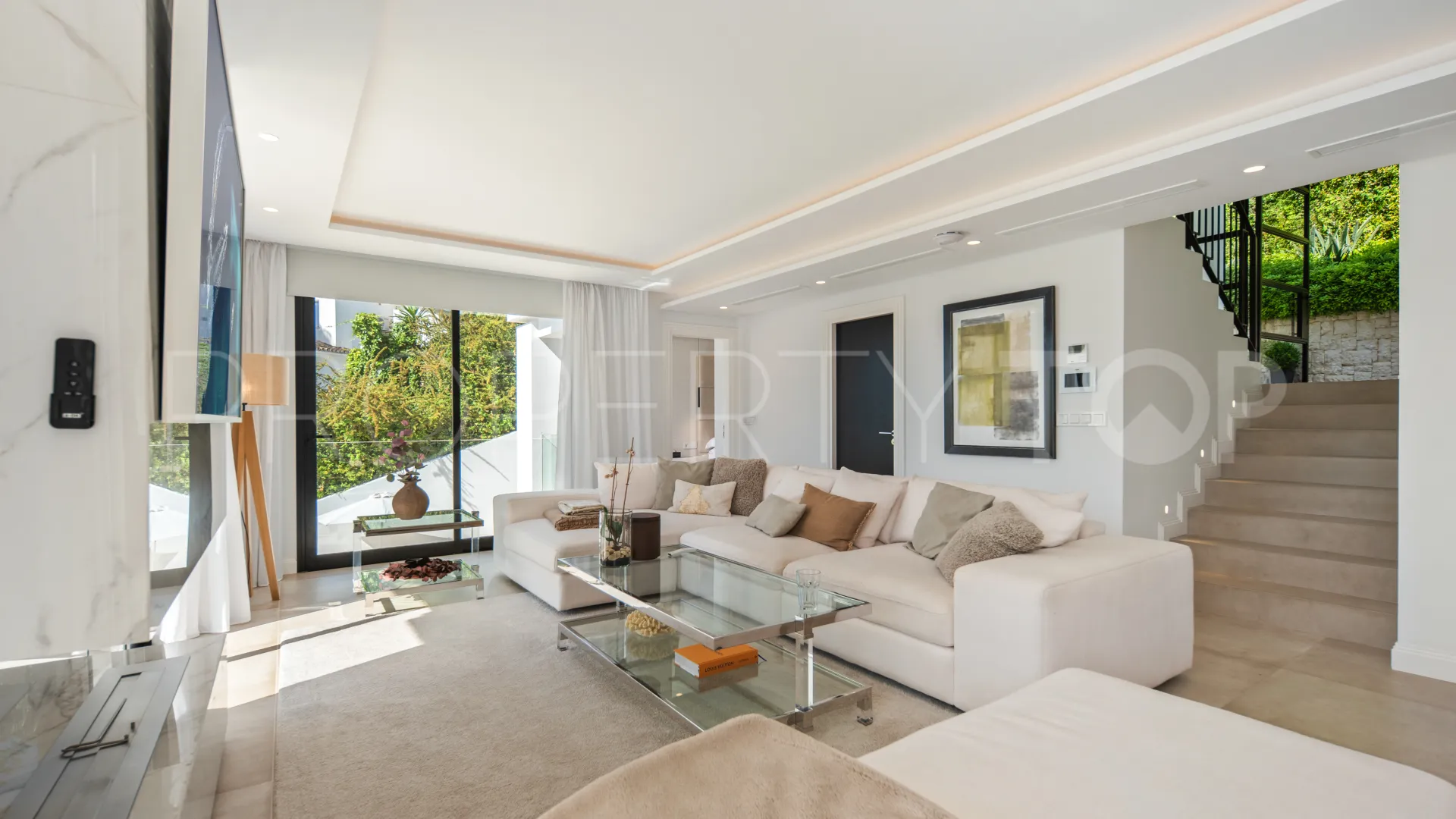 Villa for sale in Los Naranjos Hill Club