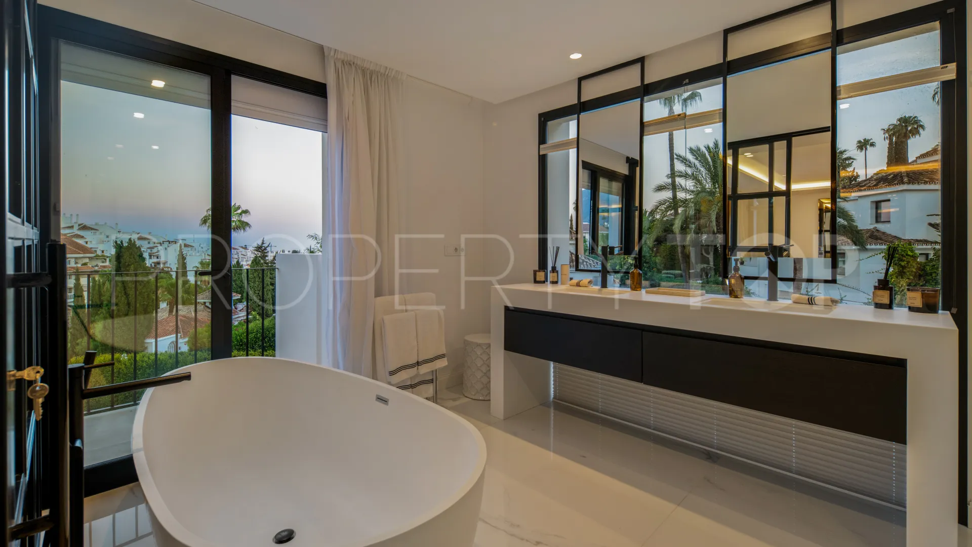 Villa for sale in Los Naranjos Hill Club