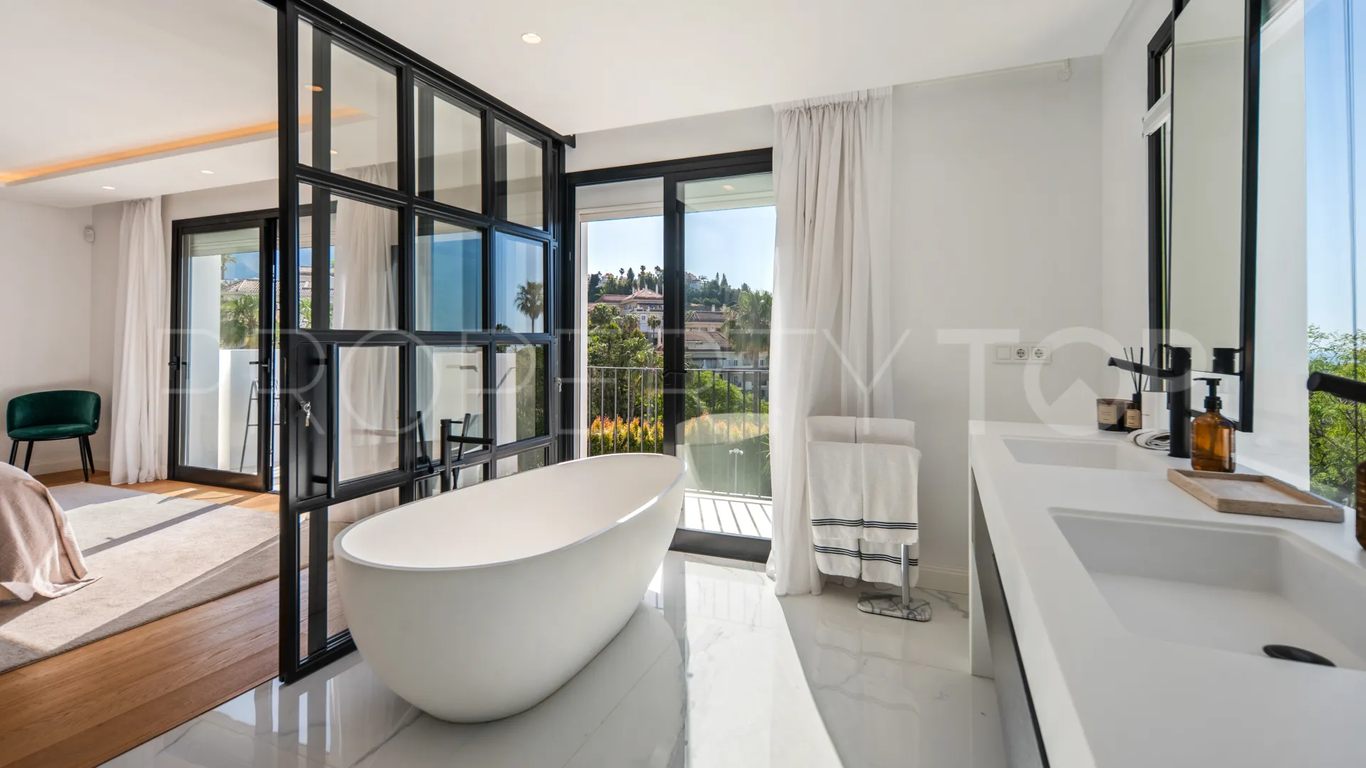 Villa for sale in Los Naranjos Hill Club