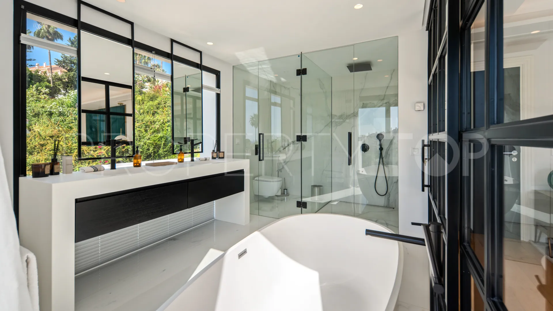 Villa for sale in Los Naranjos Hill Club