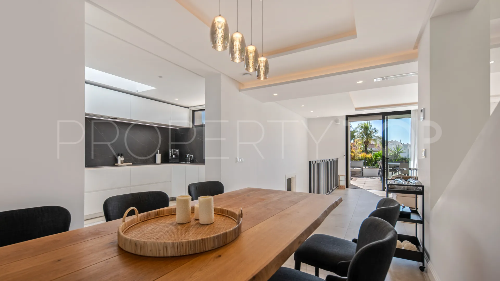 Villa for sale in Los Naranjos Hill Club