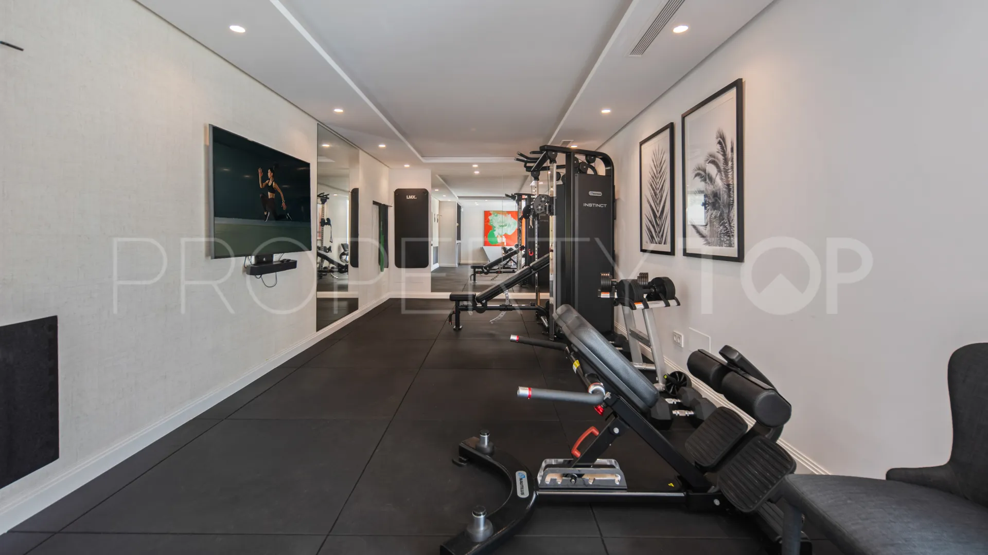 Villa for sale in Los Naranjos Hill Club