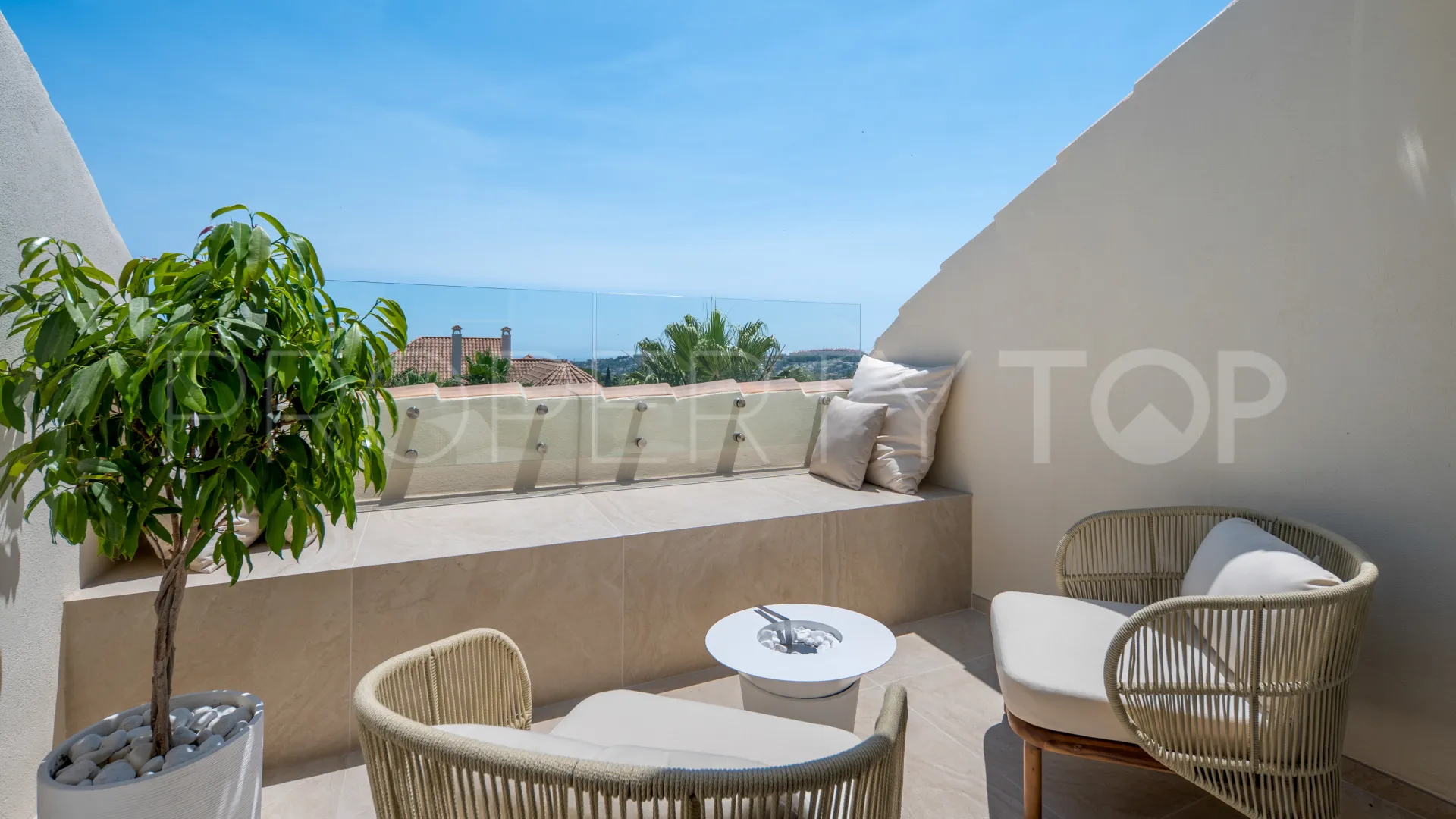 3 bedrooms Aloha Hill Club penthouse for sale