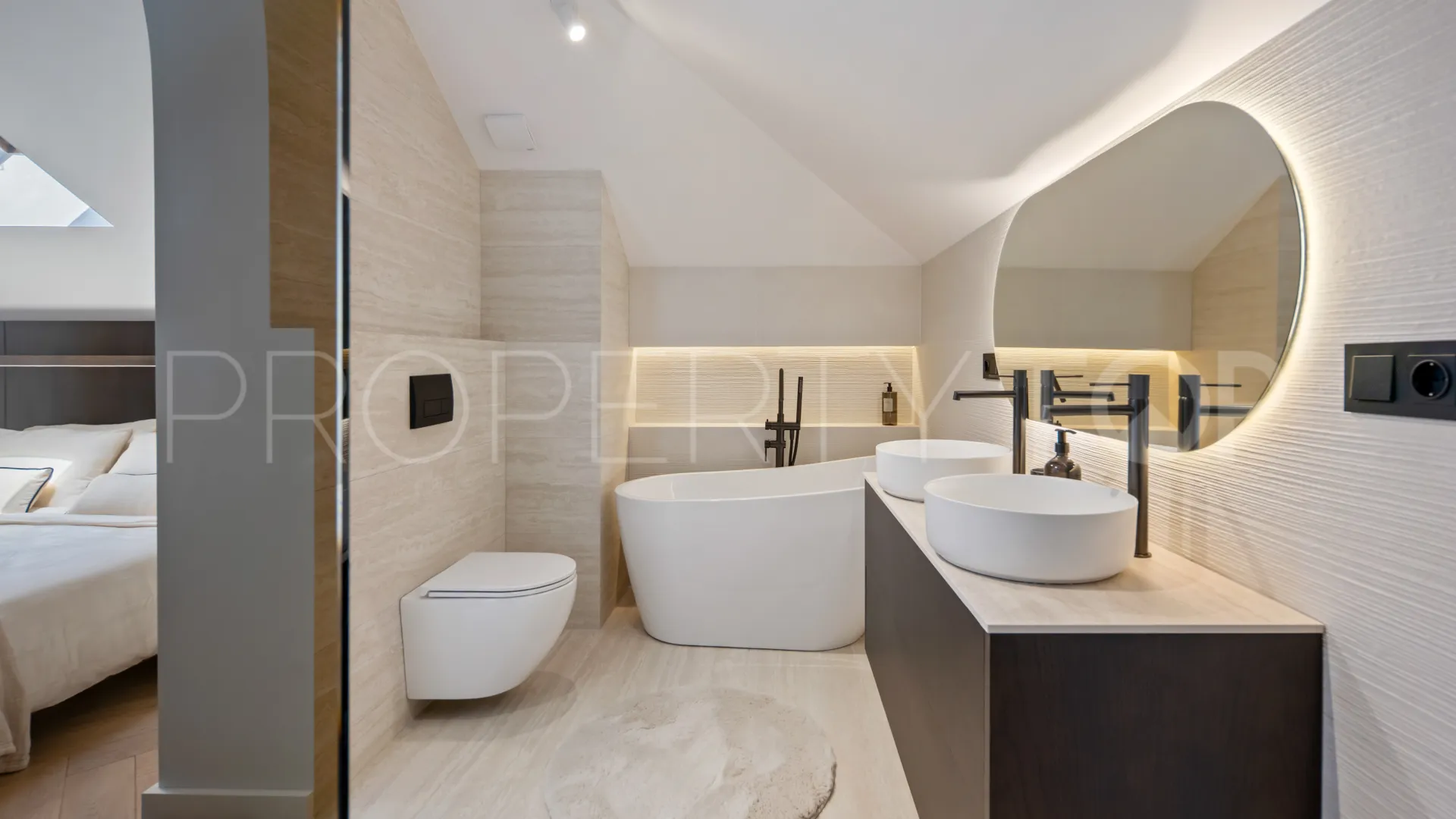 3 bedrooms Aloha Hill Club penthouse for sale