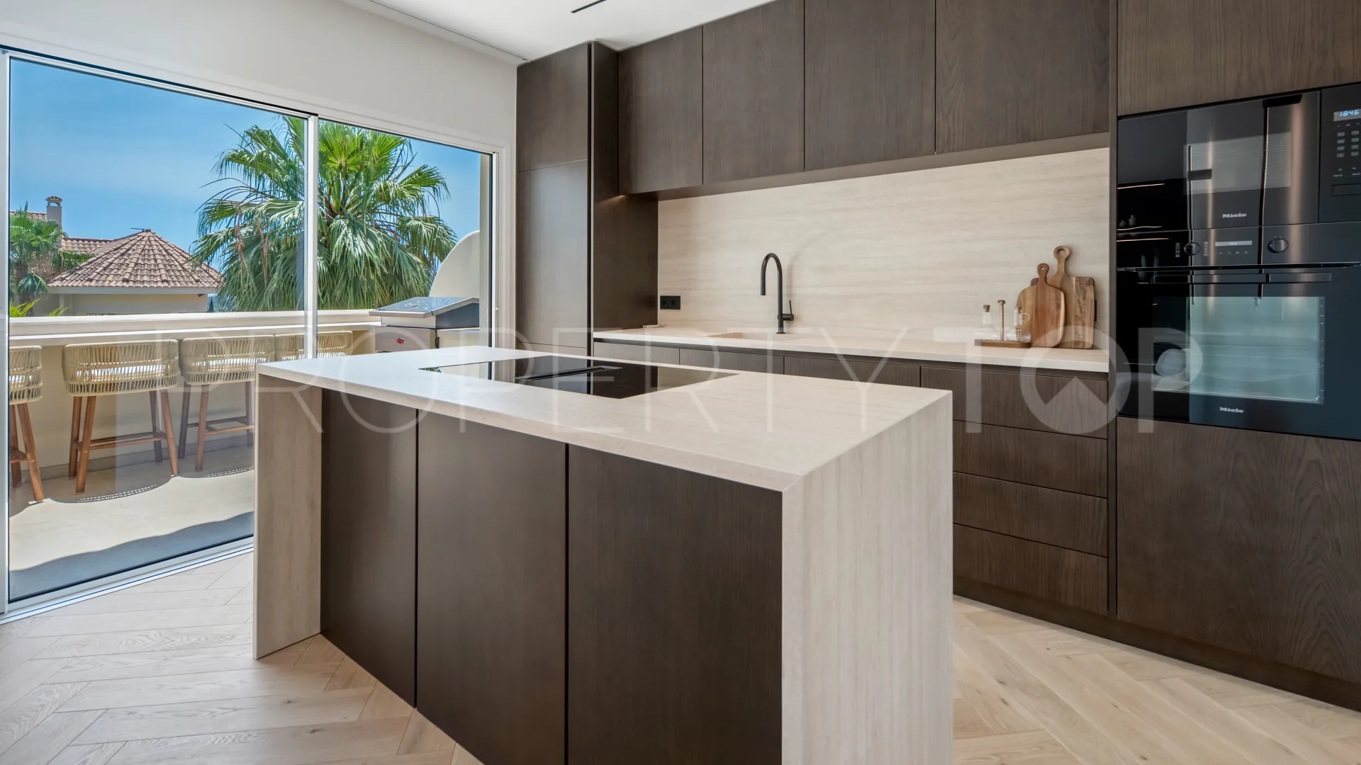3 bedrooms Aloha Hill Club penthouse for sale