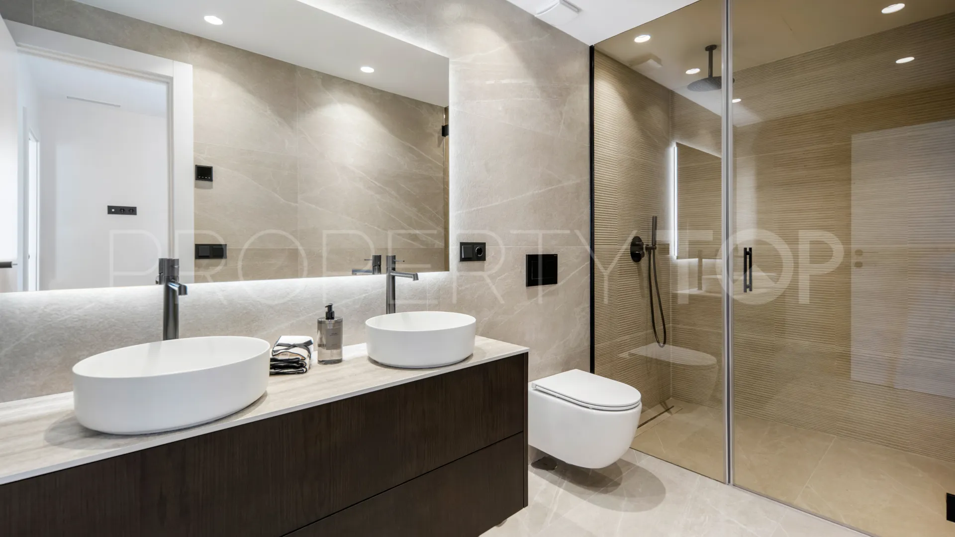 3 bedrooms Aloha Hill Club penthouse for sale