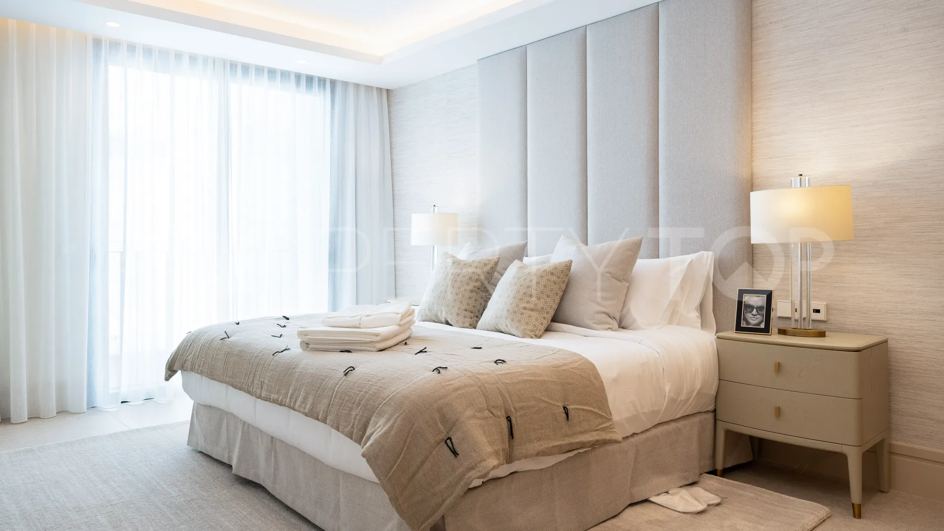 Apartamento con 2 dormitorios en venta en Marbella - Puerto Banus