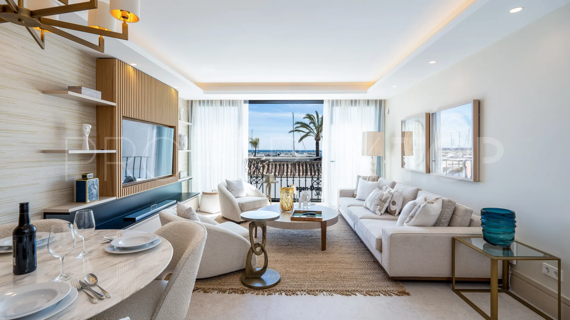 Apartamento con 2 dormitorios en venta en Marbella - Puerto Banus