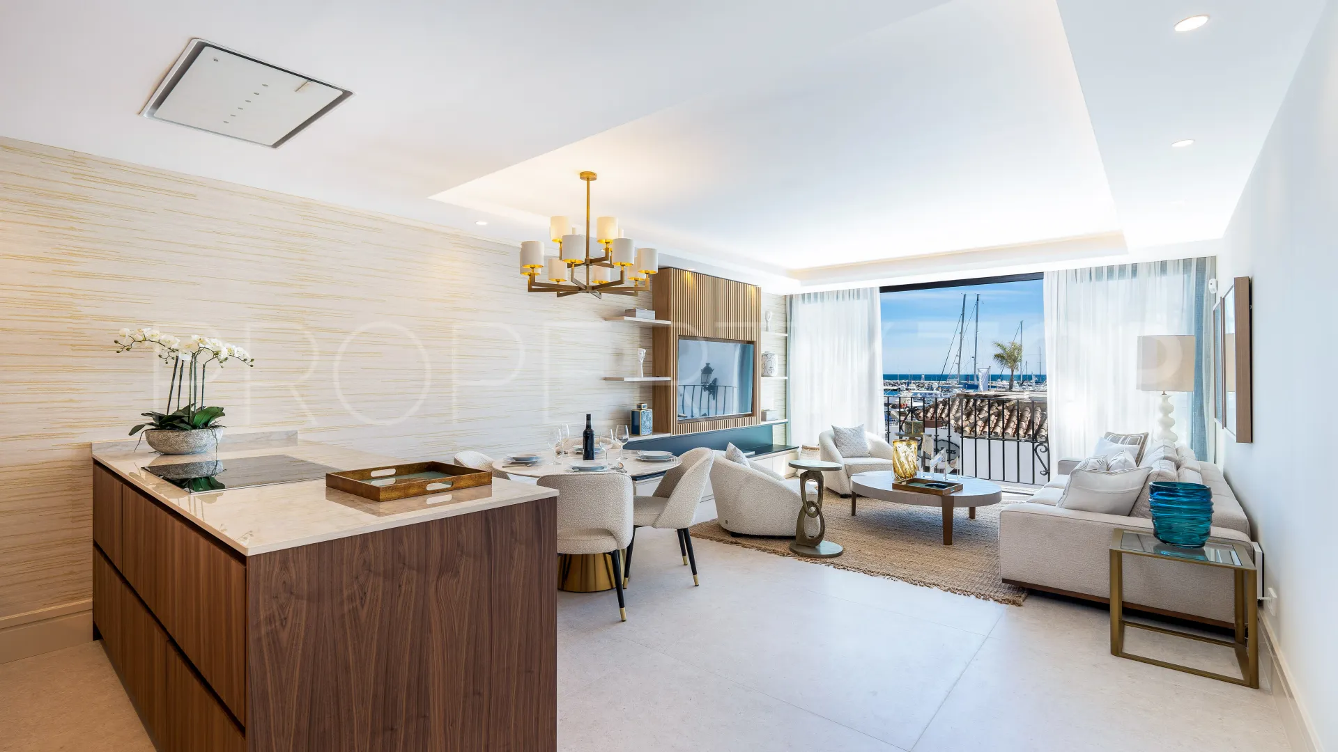 Apartamento con 2 dormitorios en venta en Marbella - Puerto Banus