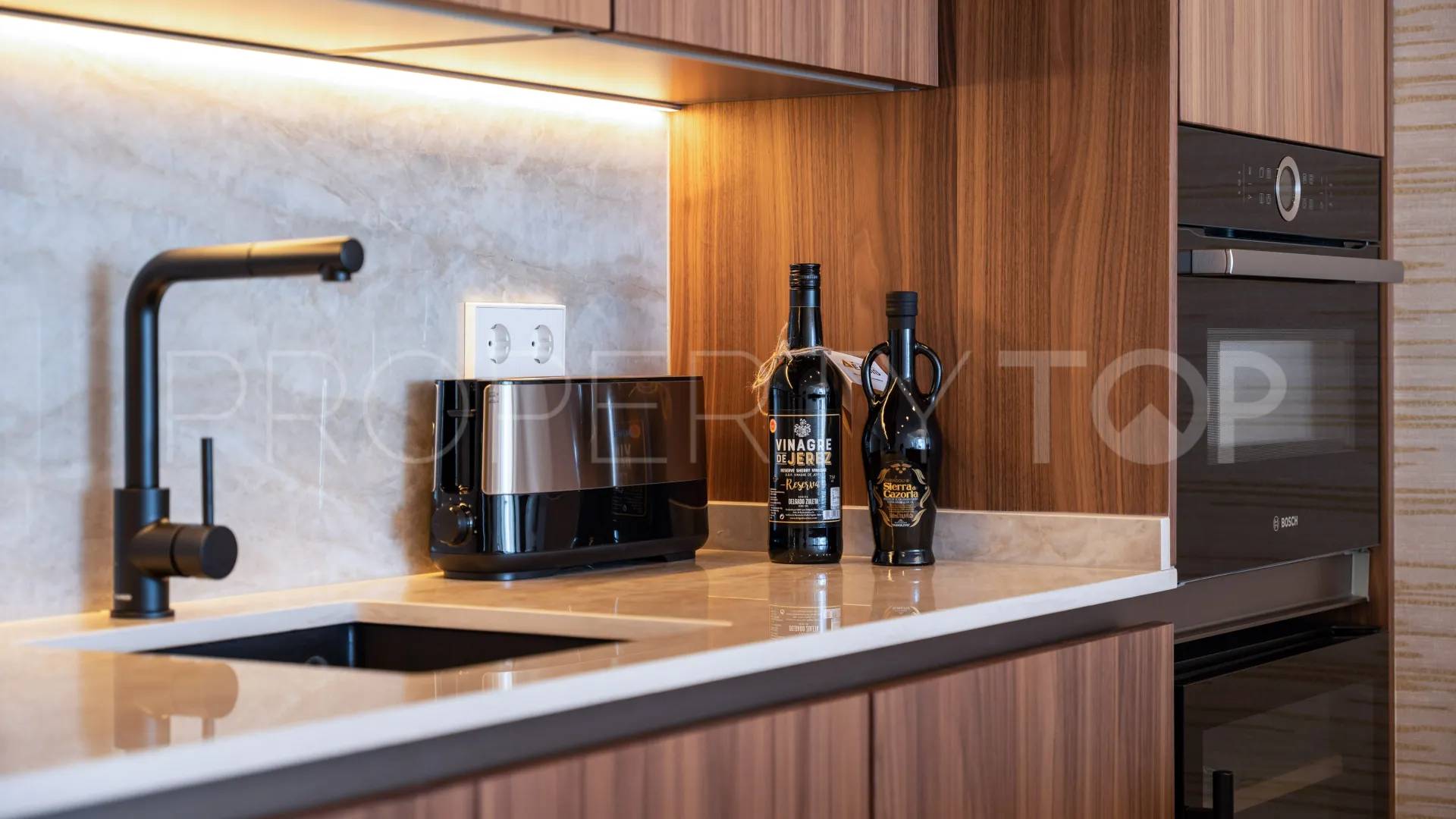 Apartamento con 2 dormitorios en venta en Marbella - Puerto Banus