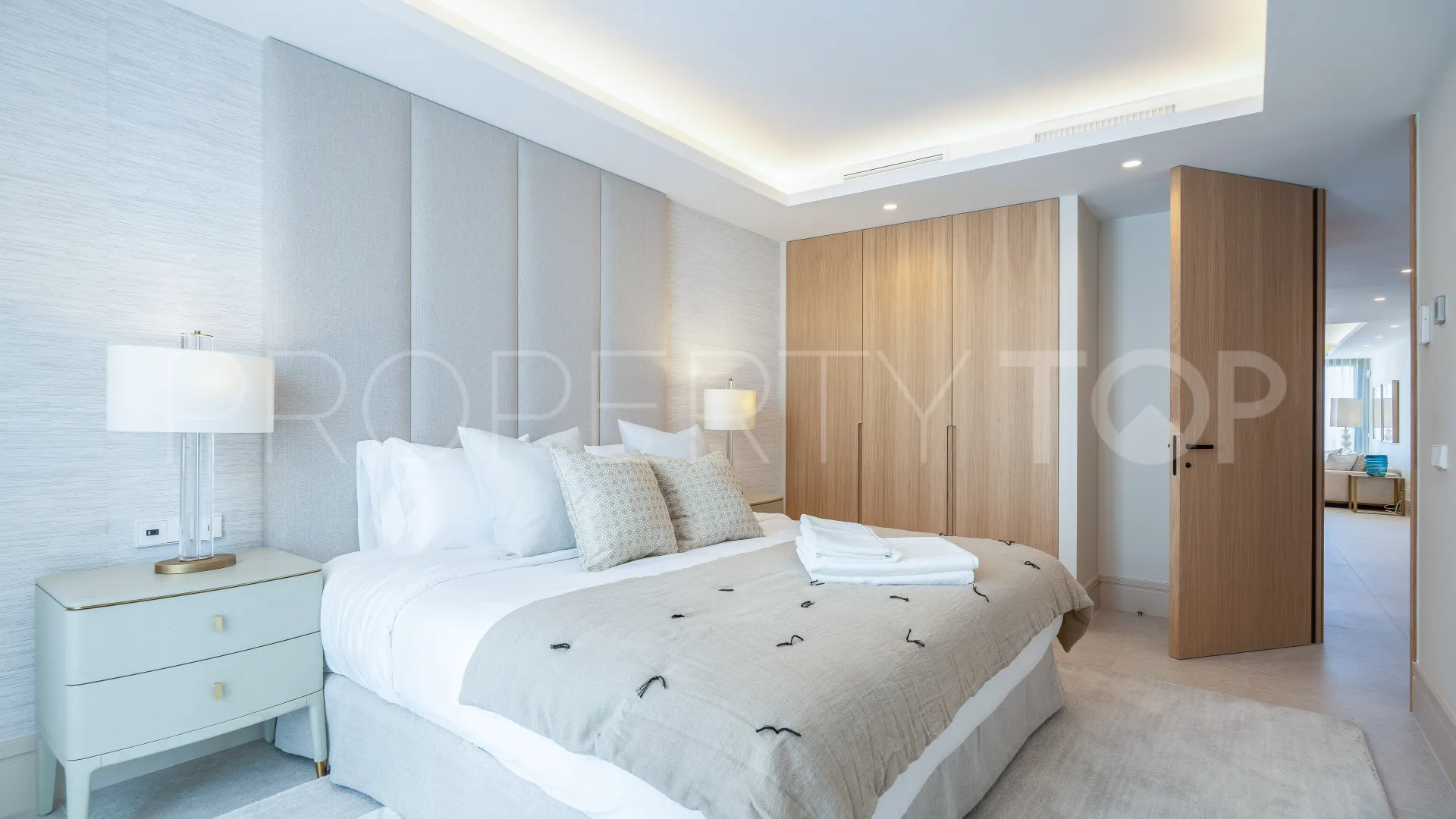Apartamento con 2 dormitorios en venta en Marbella - Puerto Banus
