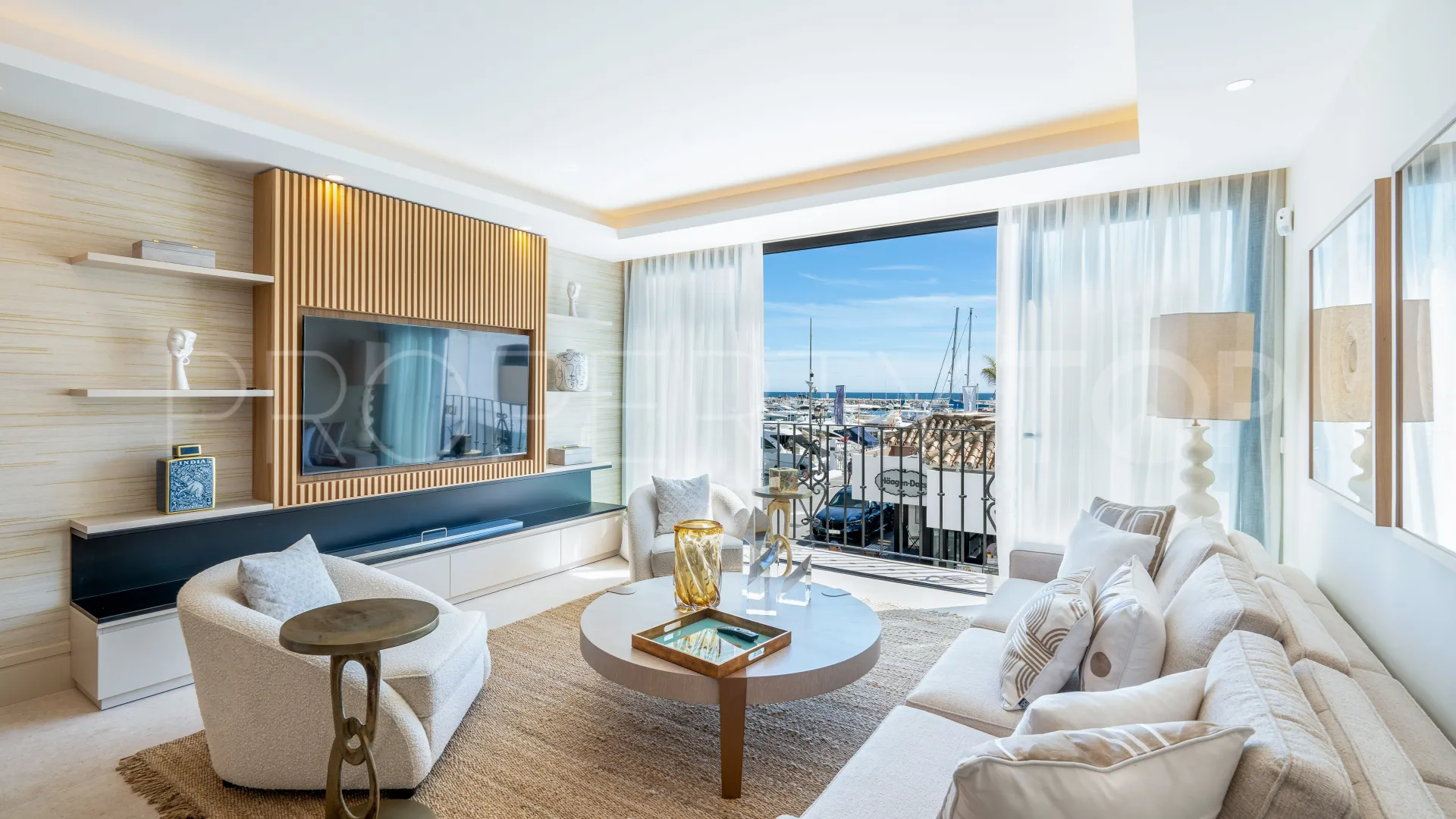 Apartamento con 2 dormitorios en venta en Marbella - Puerto Banus