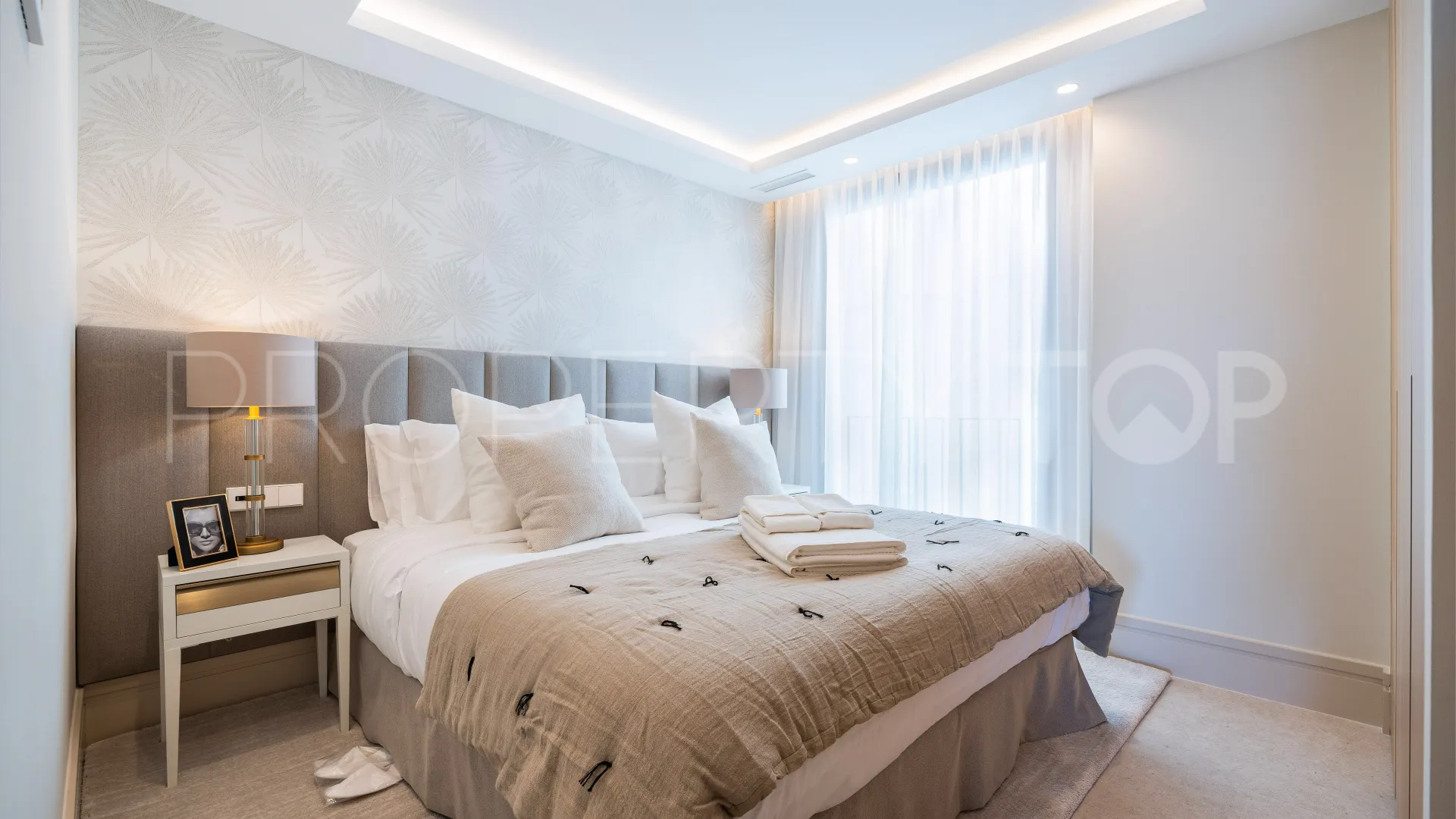 Apartamento con 2 dormitorios en venta en Marbella - Puerto Banus