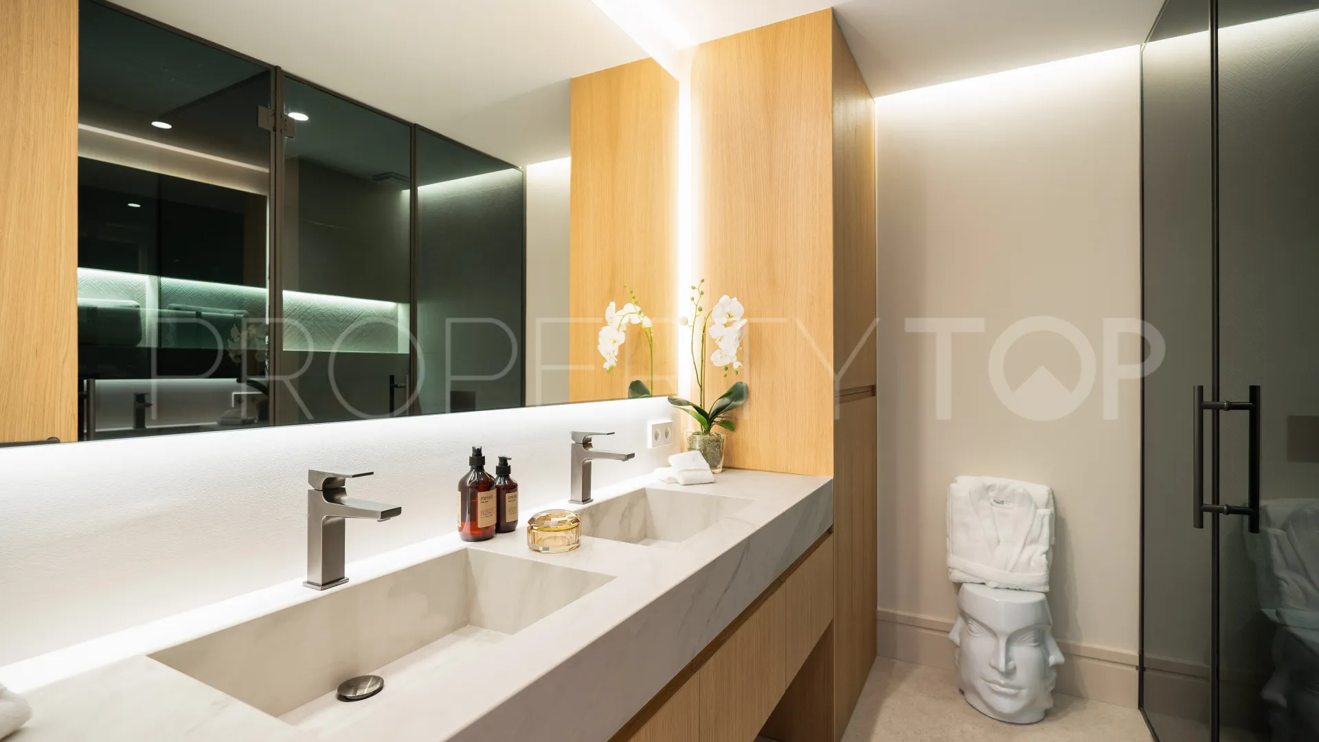 Apartamento con 2 dormitorios en venta en Marbella - Puerto Banus