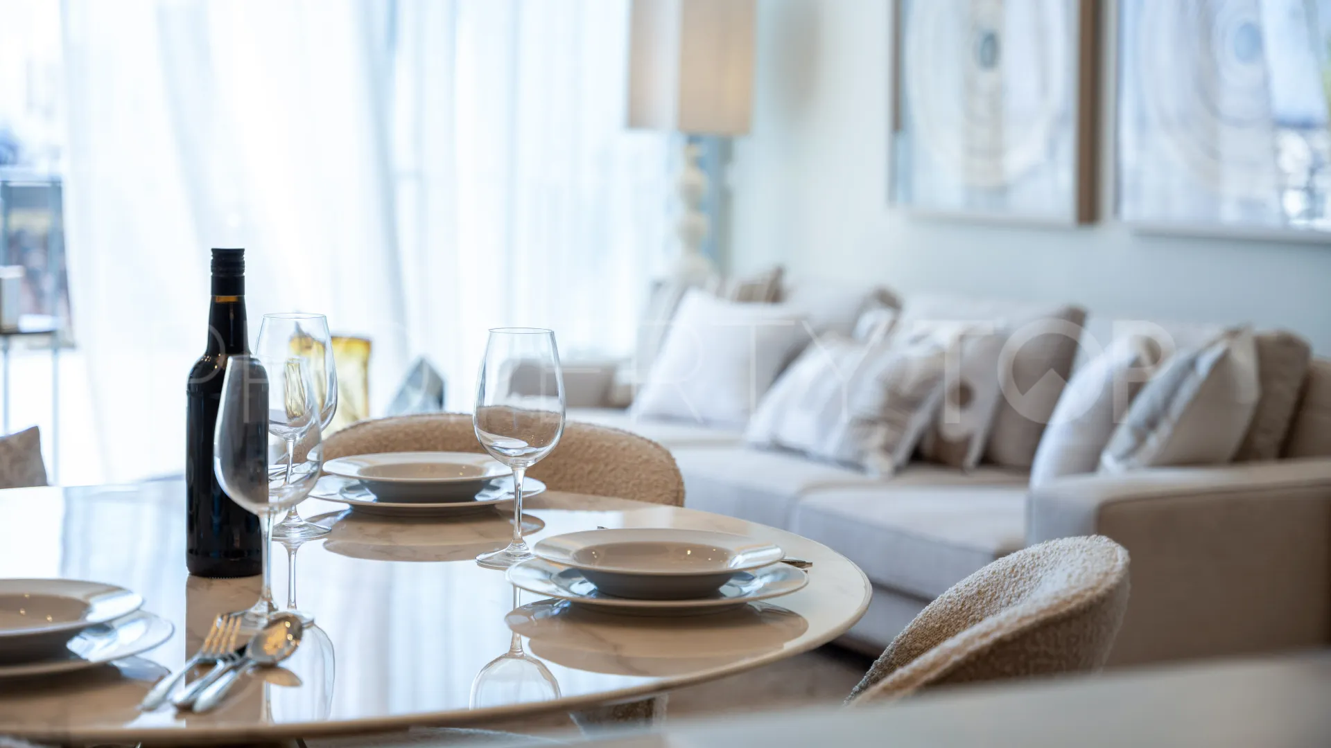 Apartamento con 2 dormitorios en venta en Marbella - Puerto Banus