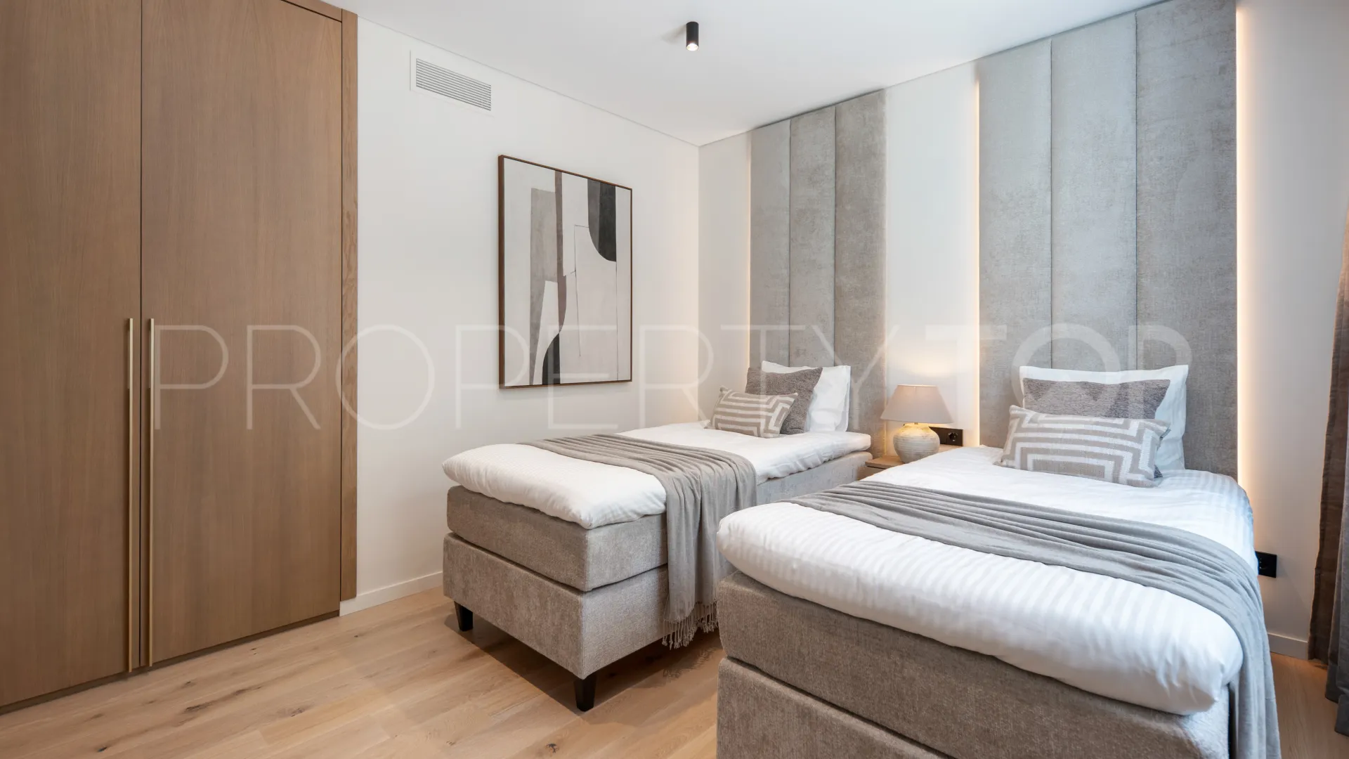 Ático a la venta con 3 dormitorios en Los Monteros