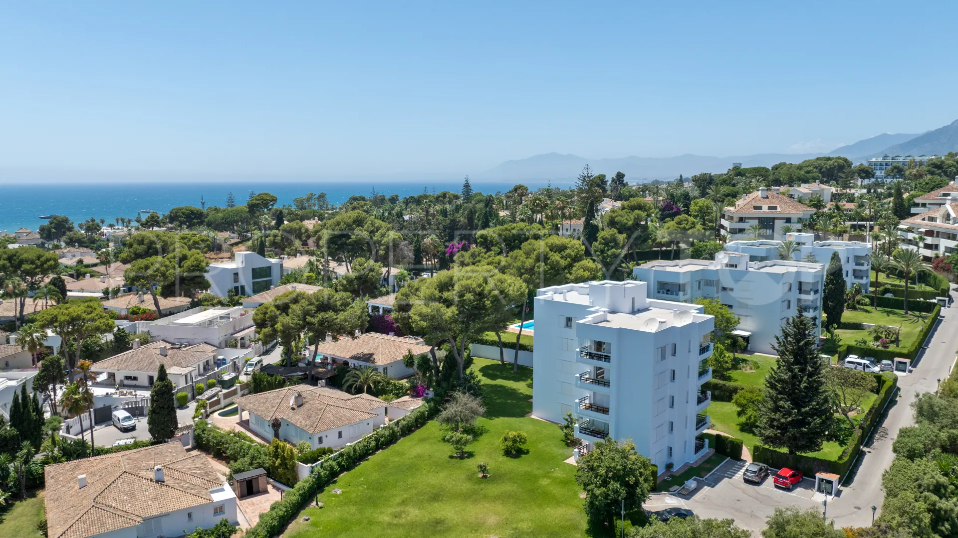 Ático a la venta con 3 dormitorios en Los Monteros
