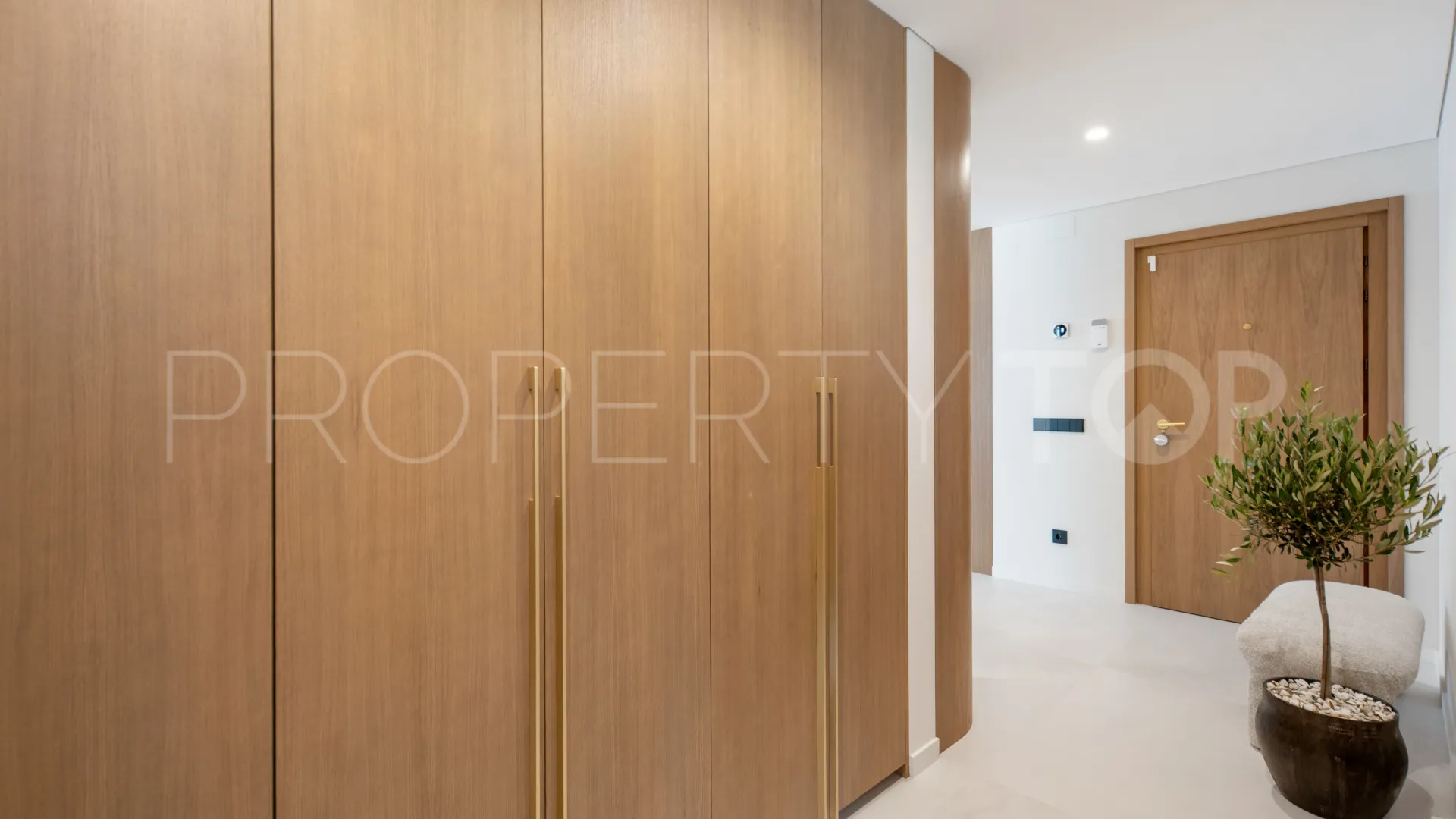 Ático a la venta con 3 dormitorios en Los Monteros