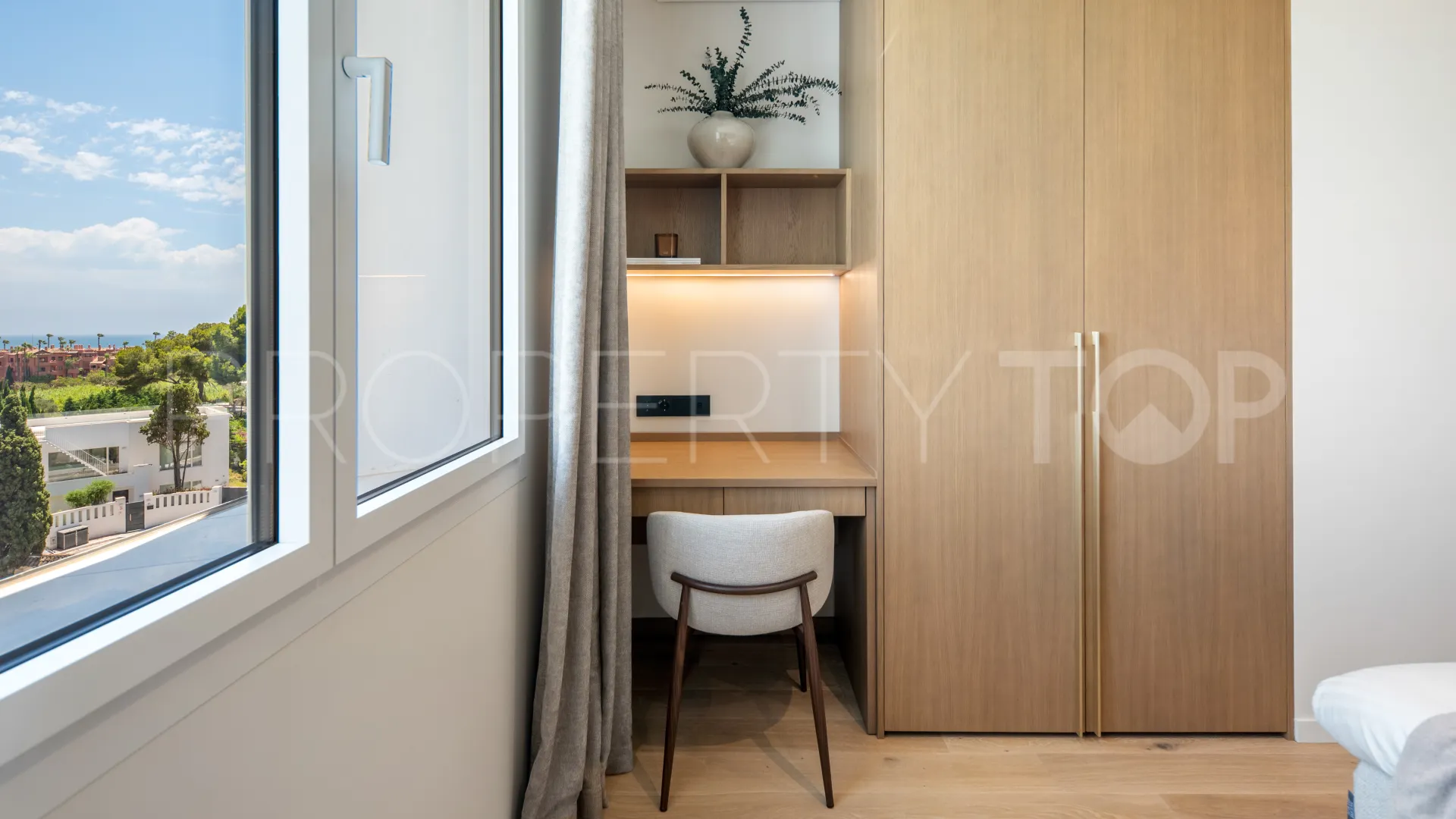 Ático a la venta con 3 dormitorios en Los Monteros