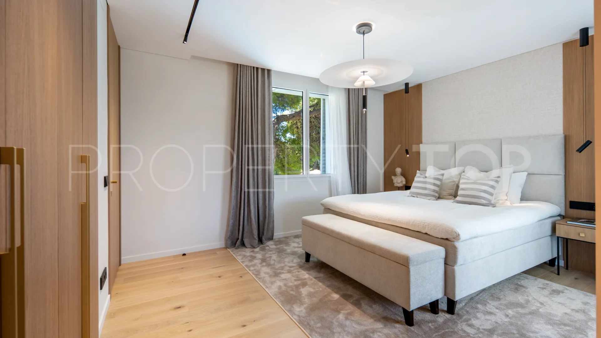 Ático a la venta con 3 dormitorios en Los Monteros