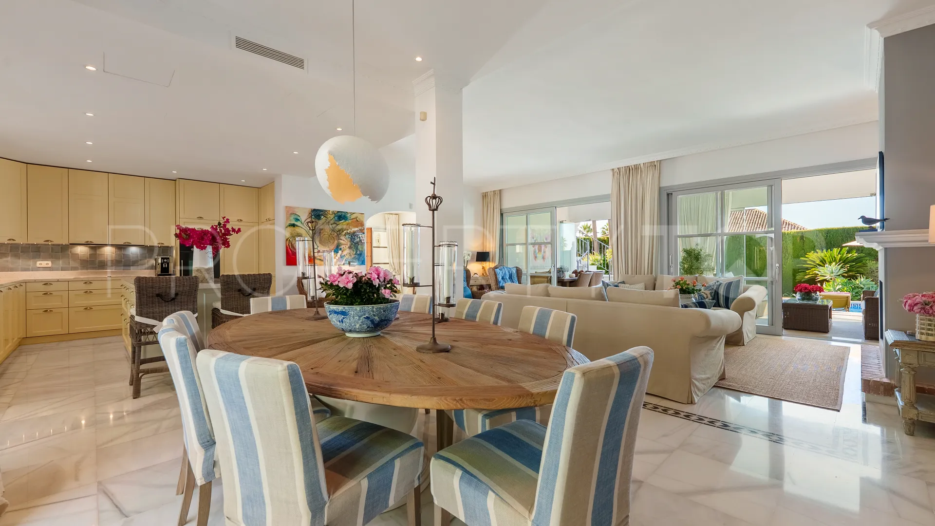 4 bedrooms villa in Sierra Blanca for sale