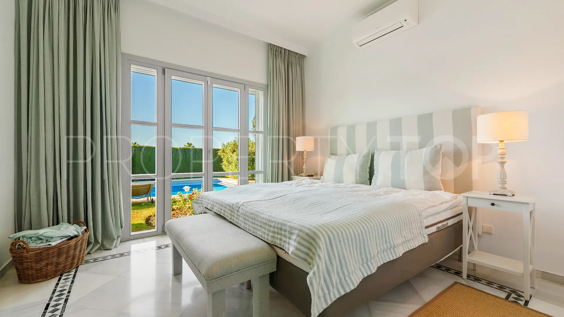 4 bedrooms villa in Sierra Blanca for sale