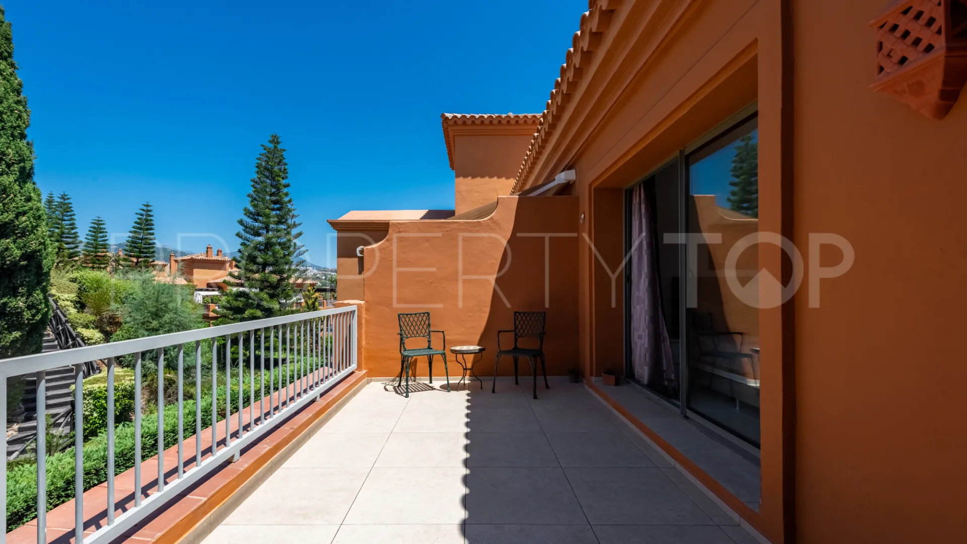 Se vende Ático de 3 dormitorios en Benatalaya
