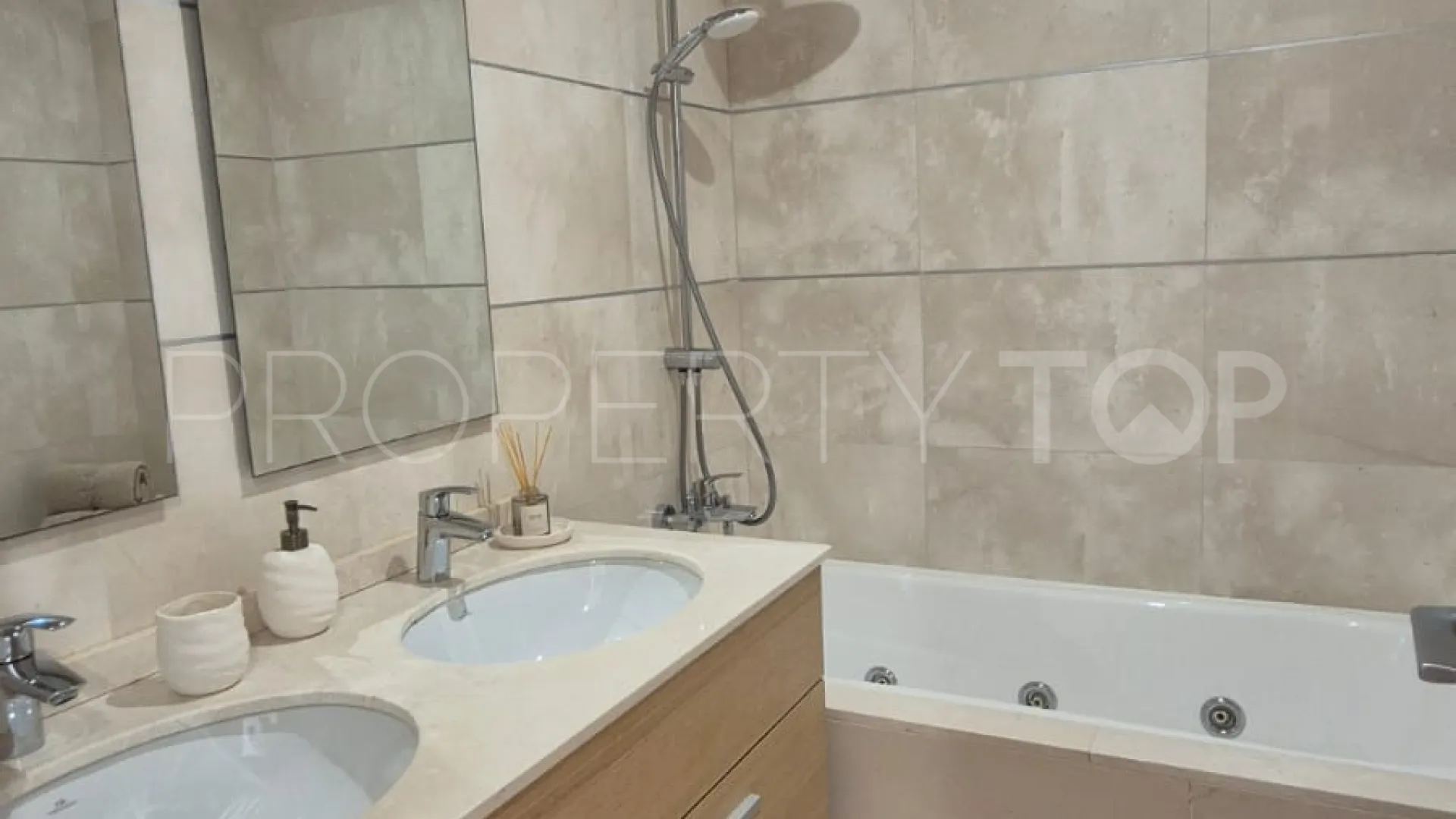 Se vende apartamento con 2 dormitorios en Doña Julia