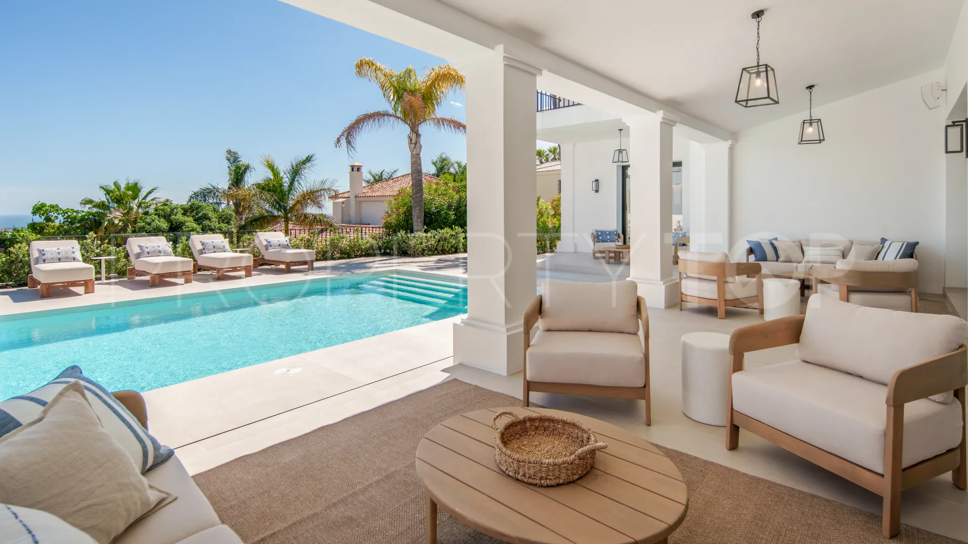 Comprar villa con 5 dormitorios en Puerto del Almendro