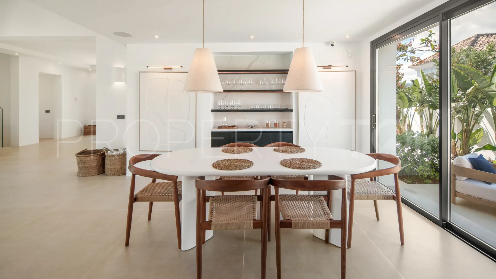 Comprar villa con 5 dormitorios en Puerto del Almendro