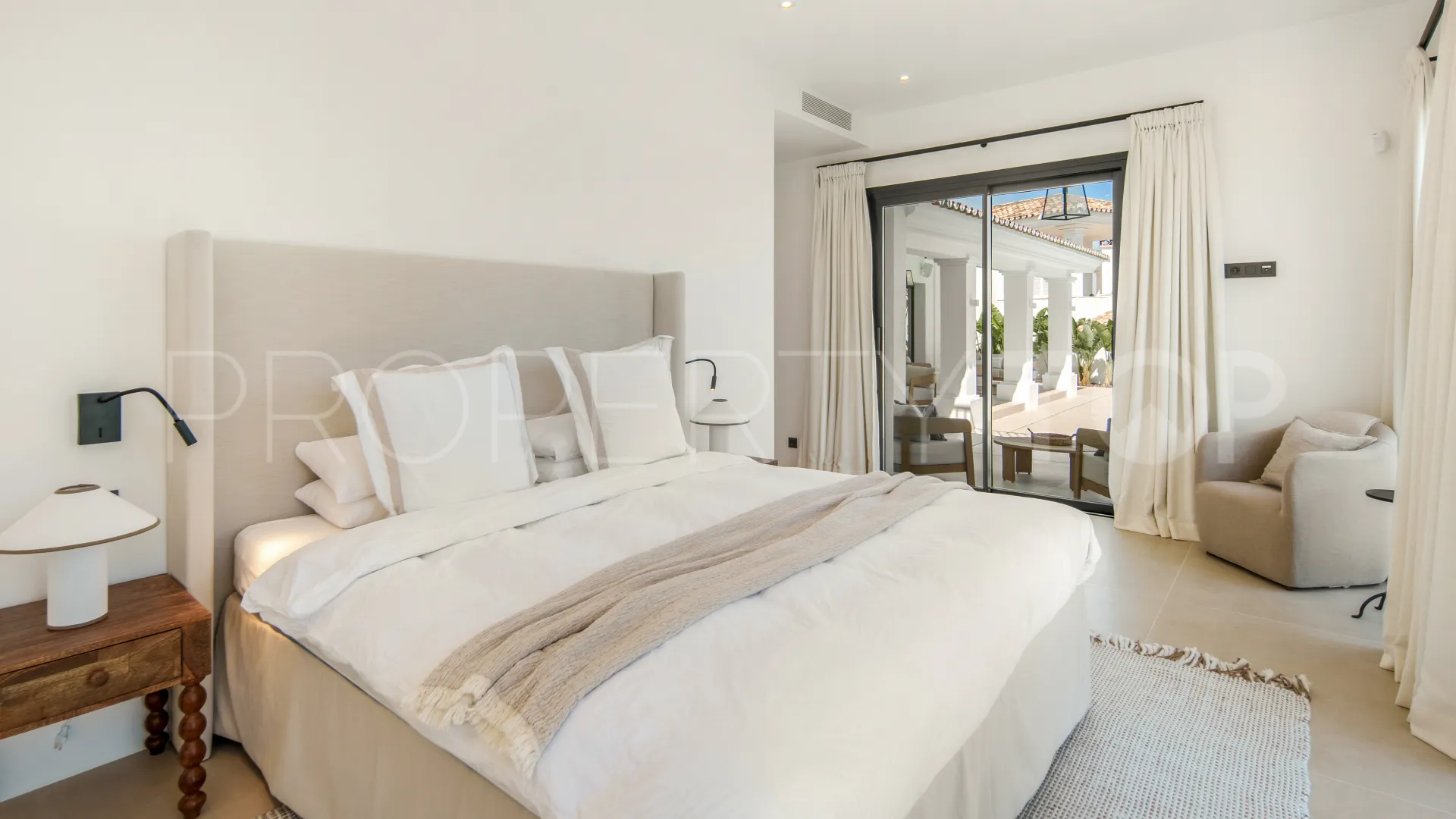 Comprar villa con 5 dormitorios en Puerto del Almendro