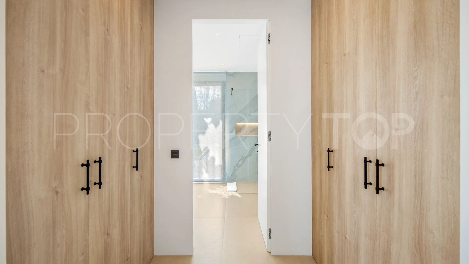Comprar villa con 5 dormitorios en Puerto del Almendro