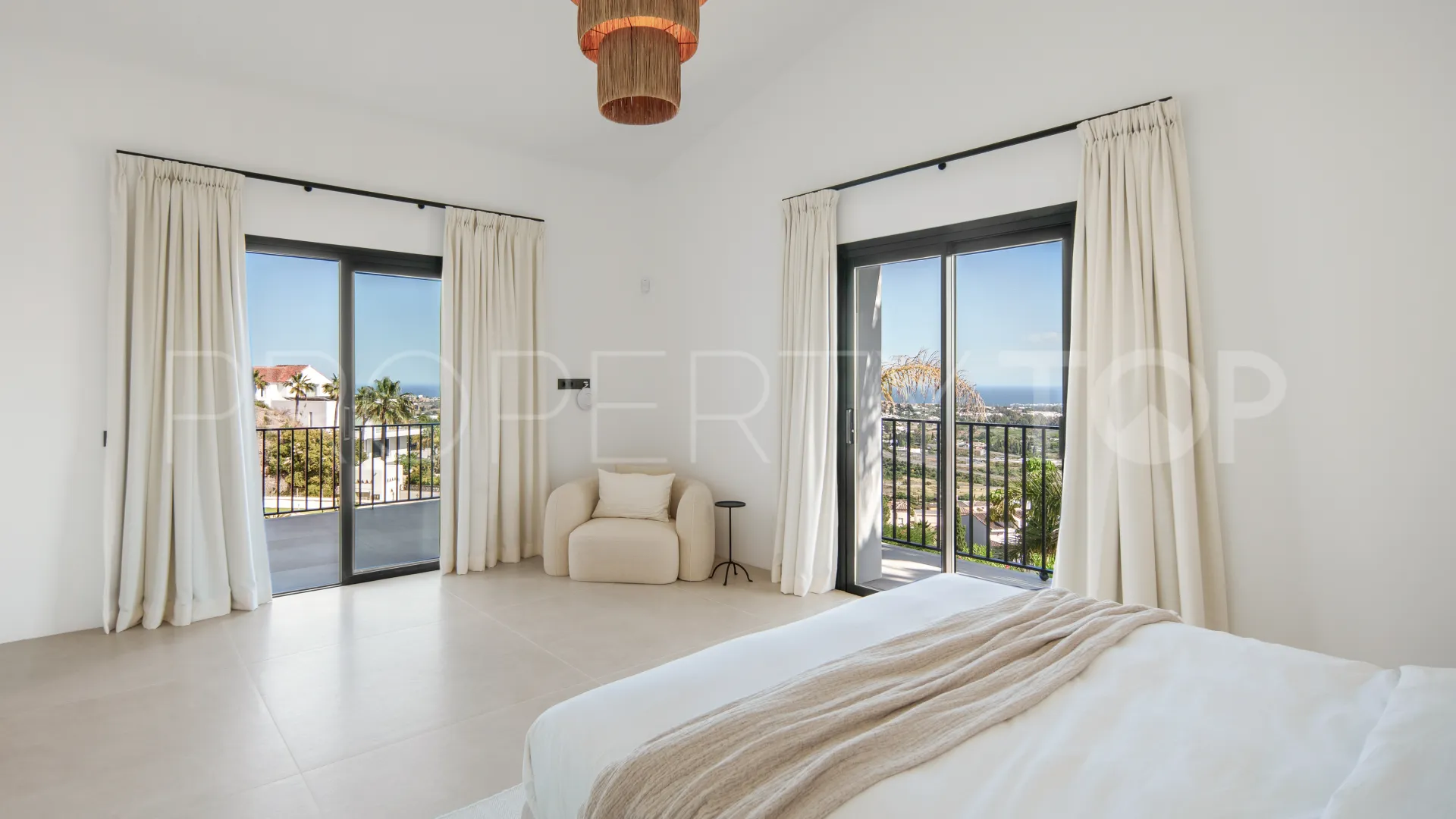 Comprar villa con 5 dormitorios en Puerto del Almendro