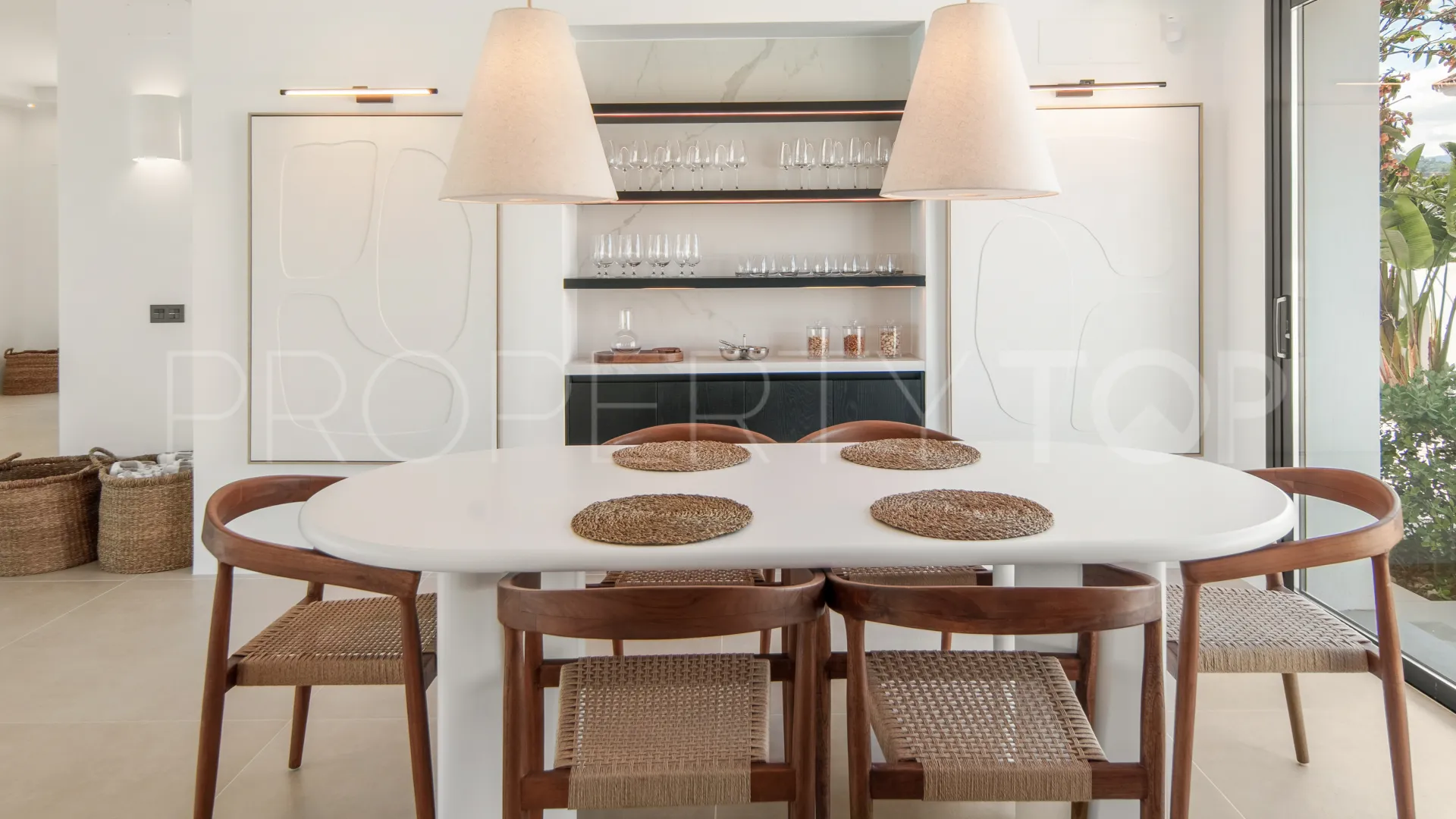 Comprar villa con 5 dormitorios en Puerto del Almendro