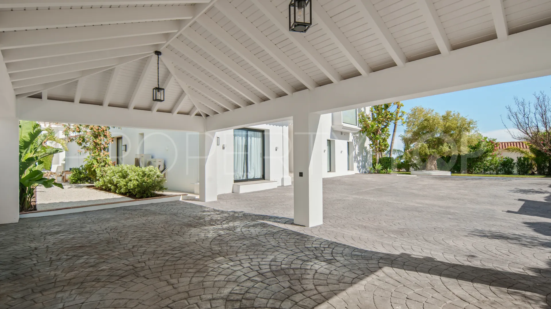 Comprar villa con 5 dormitorios en Puerto del Almendro