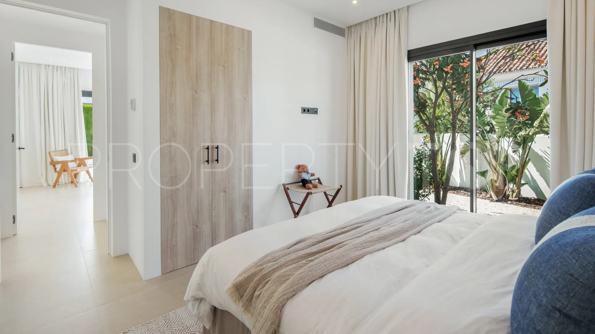 Comprar villa con 5 dormitorios en Puerto del Almendro