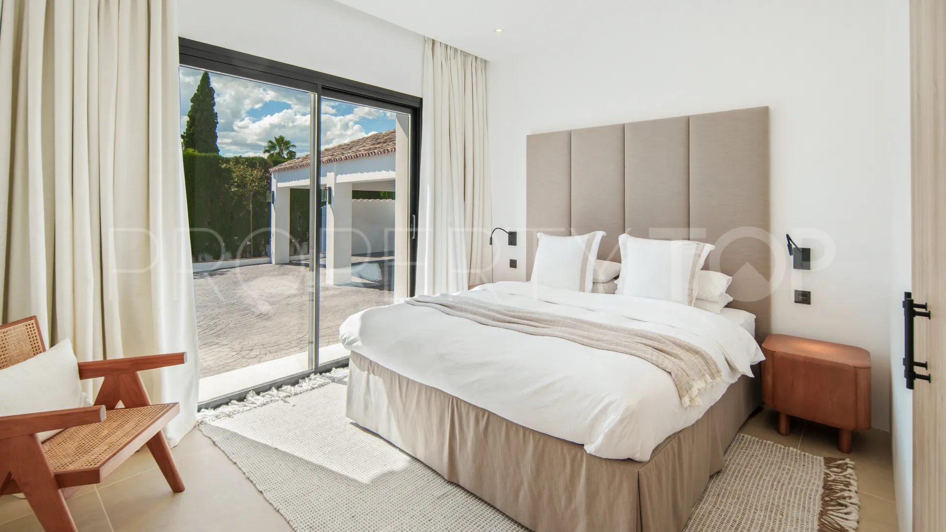 Comprar villa con 5 dormitorios en Puerto del Almendro