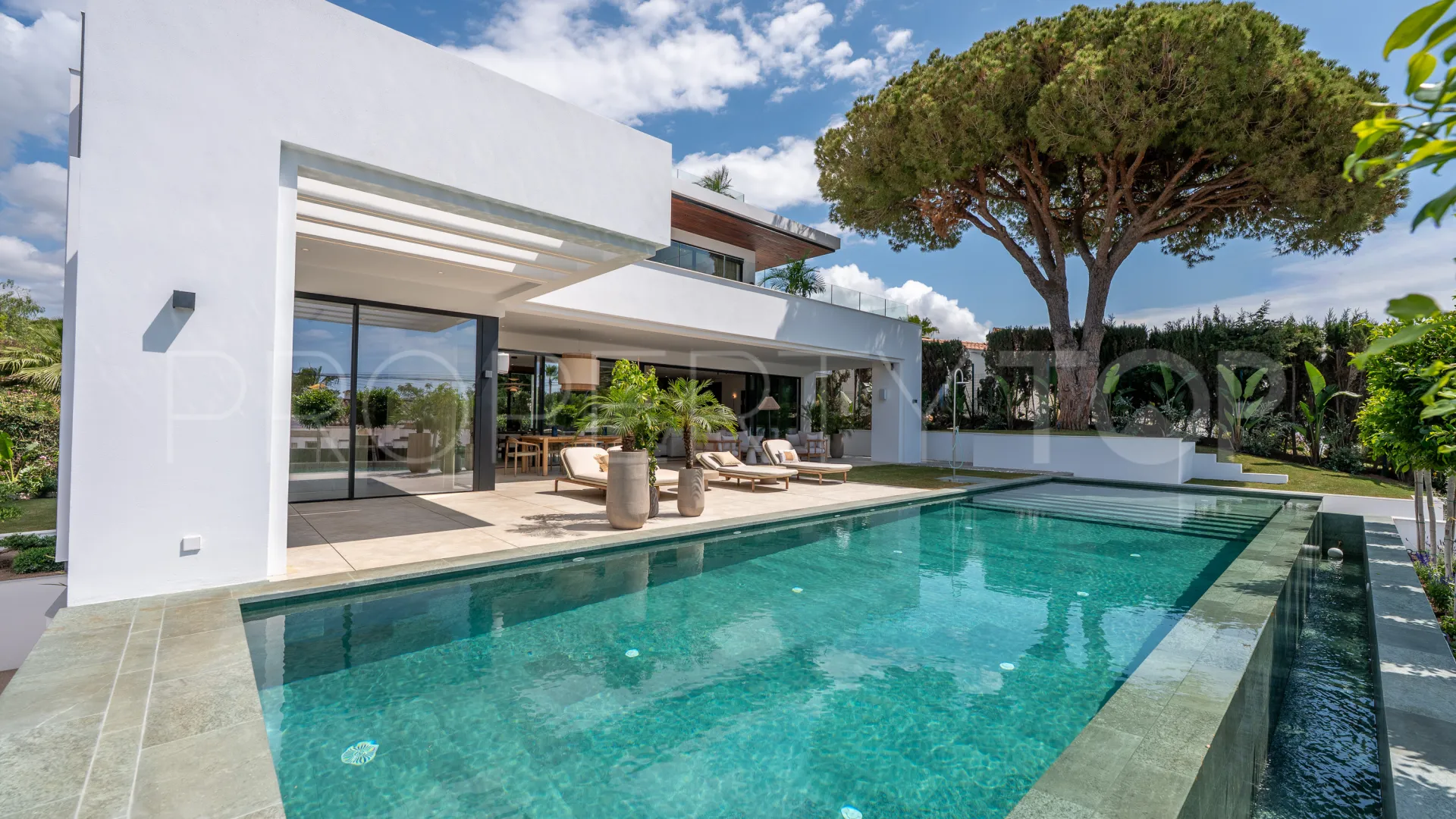 Comprar villa en Marbesa de 6 dormitorios