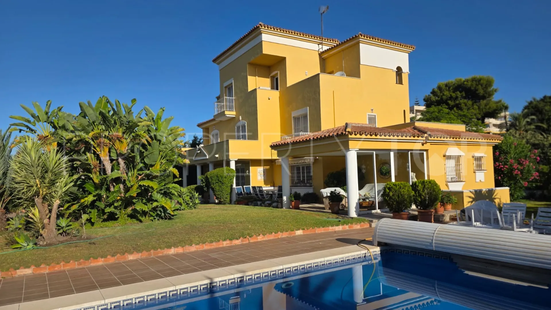 Comprar villa en Atalaya Golf