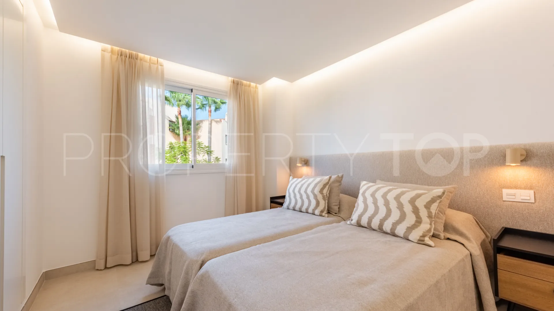 Las lomas del Conde Luque penthouse for sale