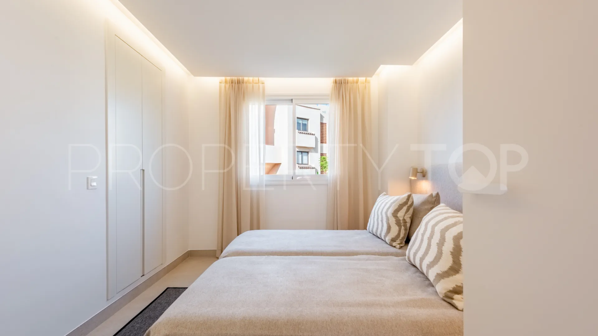 Las lomas del Conde Luque penthouse for sale