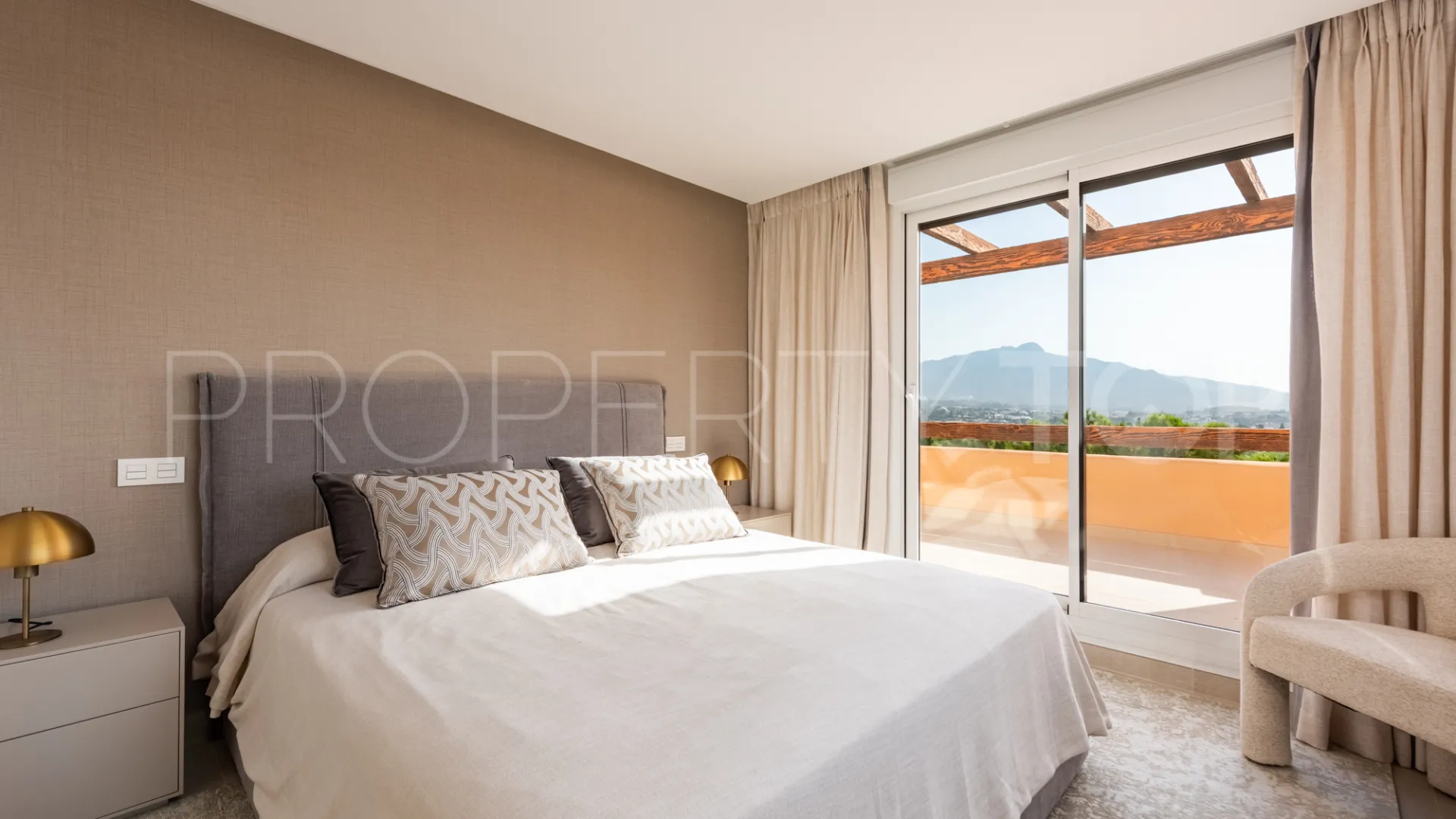 Las lomas del Conde Luque penthouse for sale