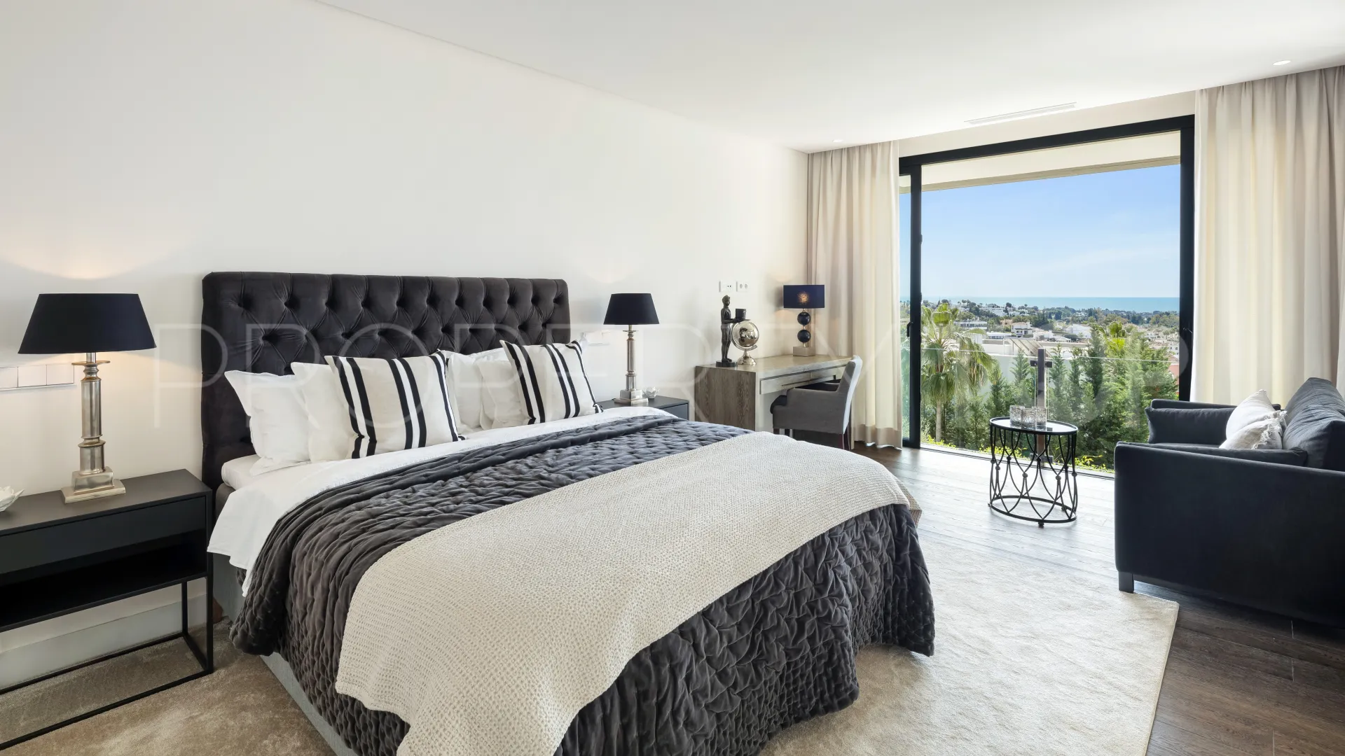 Villa with 5 bedrooms for sale in Nueva Andalucia