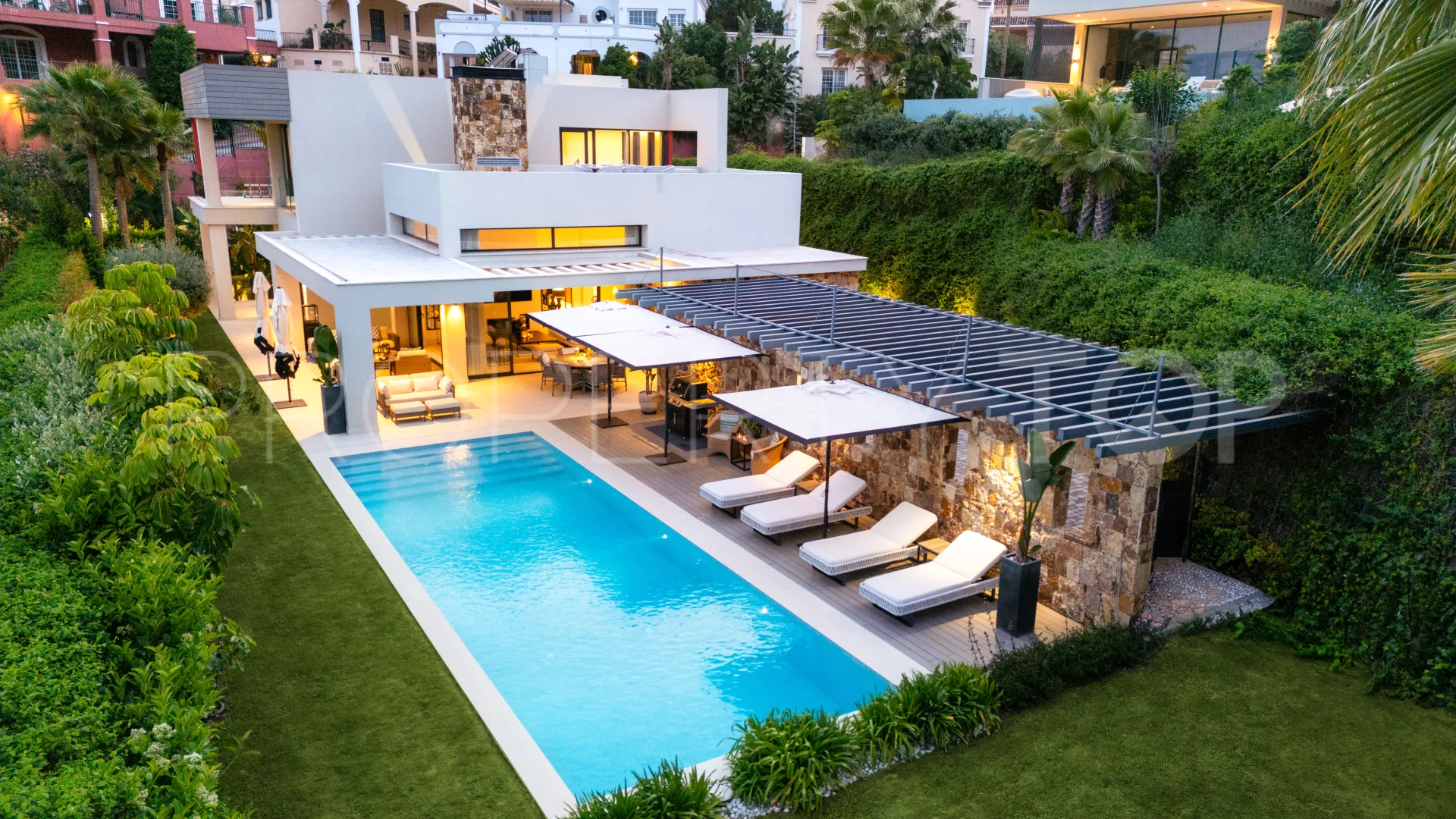 Villa with 5 bedrooms for sale in Nueva Andalucia