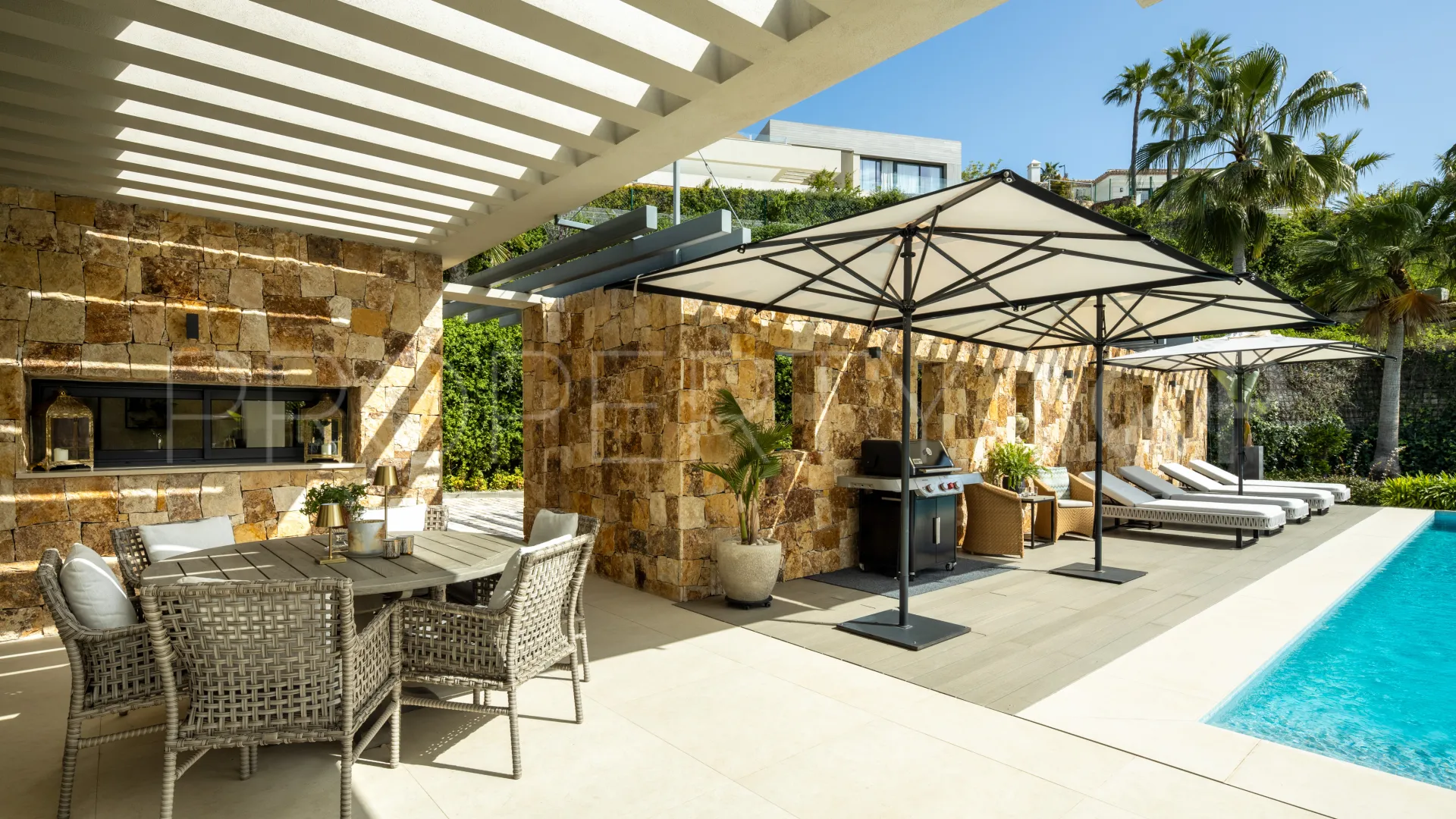 Villa with 5 bedrooms for sale in Nueva Andalucia